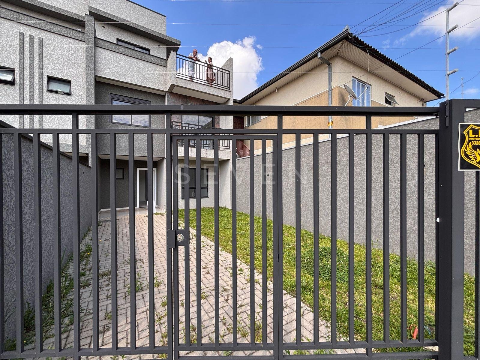 SOBRADO-COM 3 DORMTORIOS   BAIRRO UBERABA