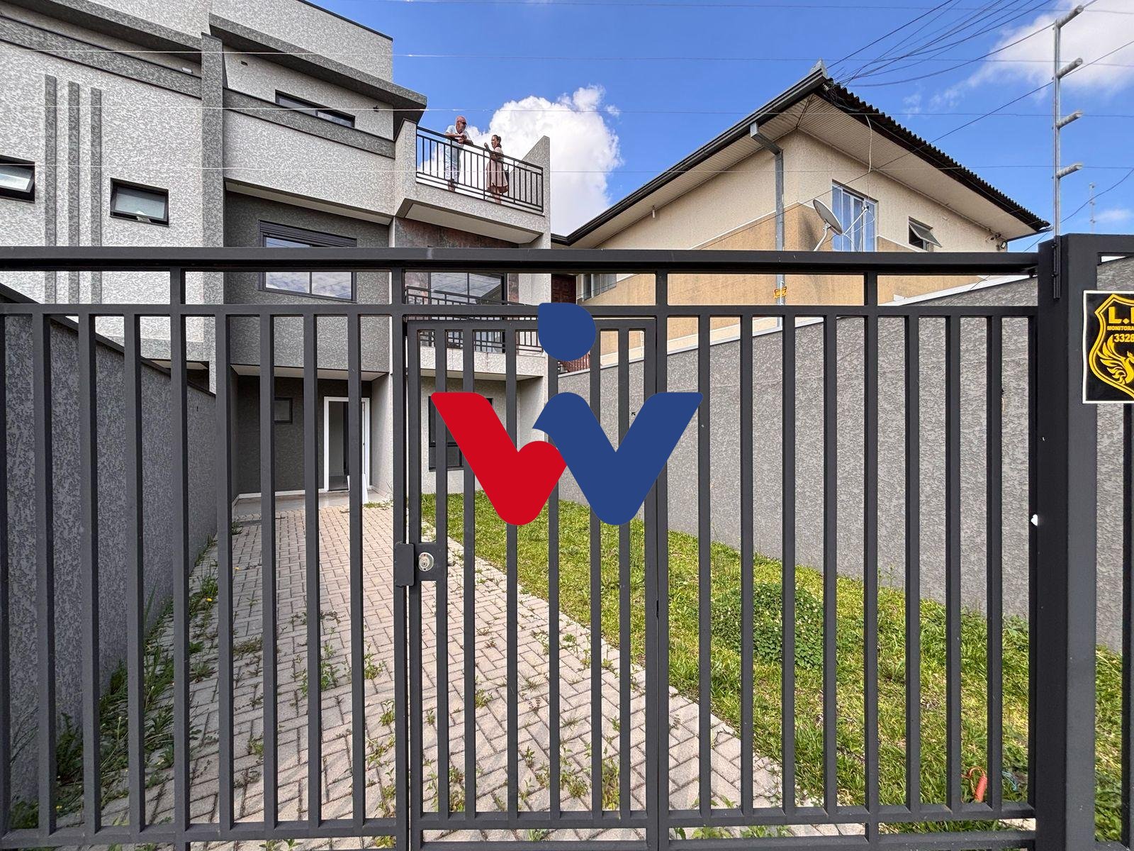 SOBRADO-COM 3 DORMTORIOS   BAIRRO UBERABA