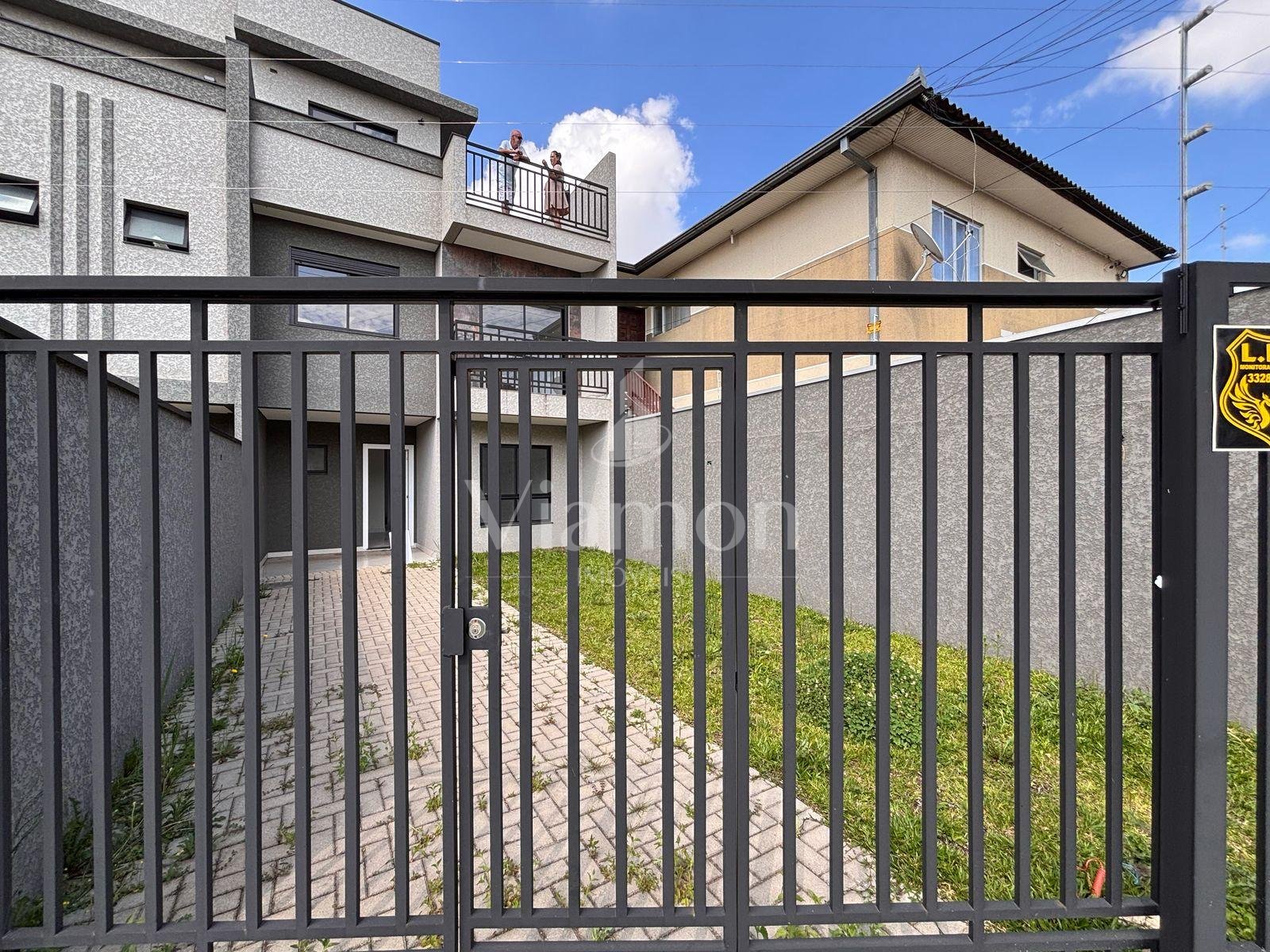SOBRADO-COM 3 DORMTORIOS   BAIRRO UBERABA
