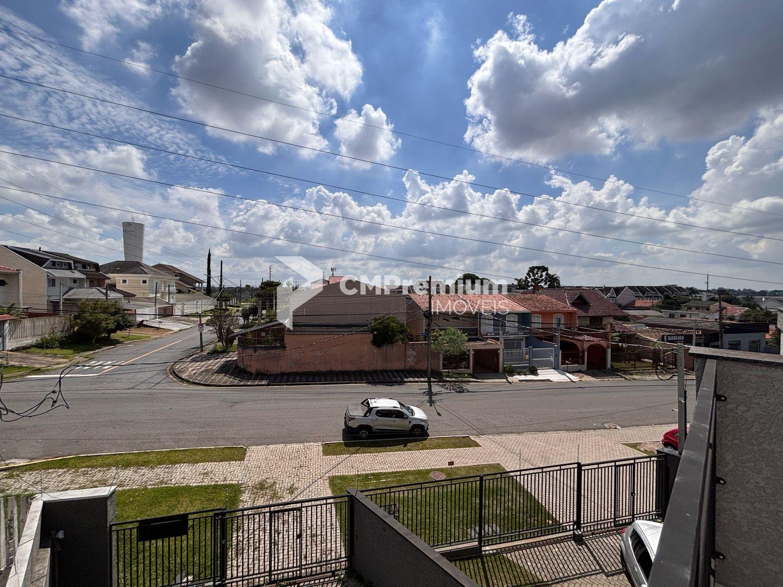 SOBRADO-COM 3 DORMTORIOS   BAIRRO UBERABA
