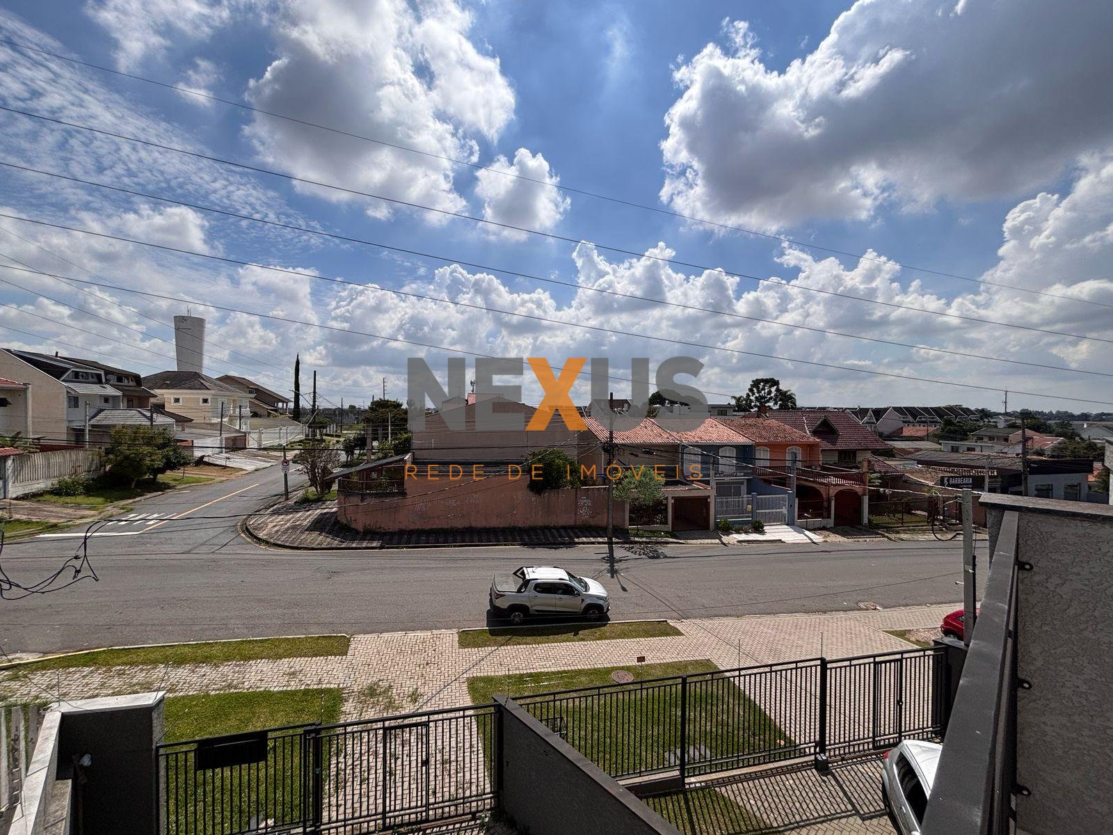SOBRADO-COM 3 DORMTORIOS   BAIRRO UBERABA