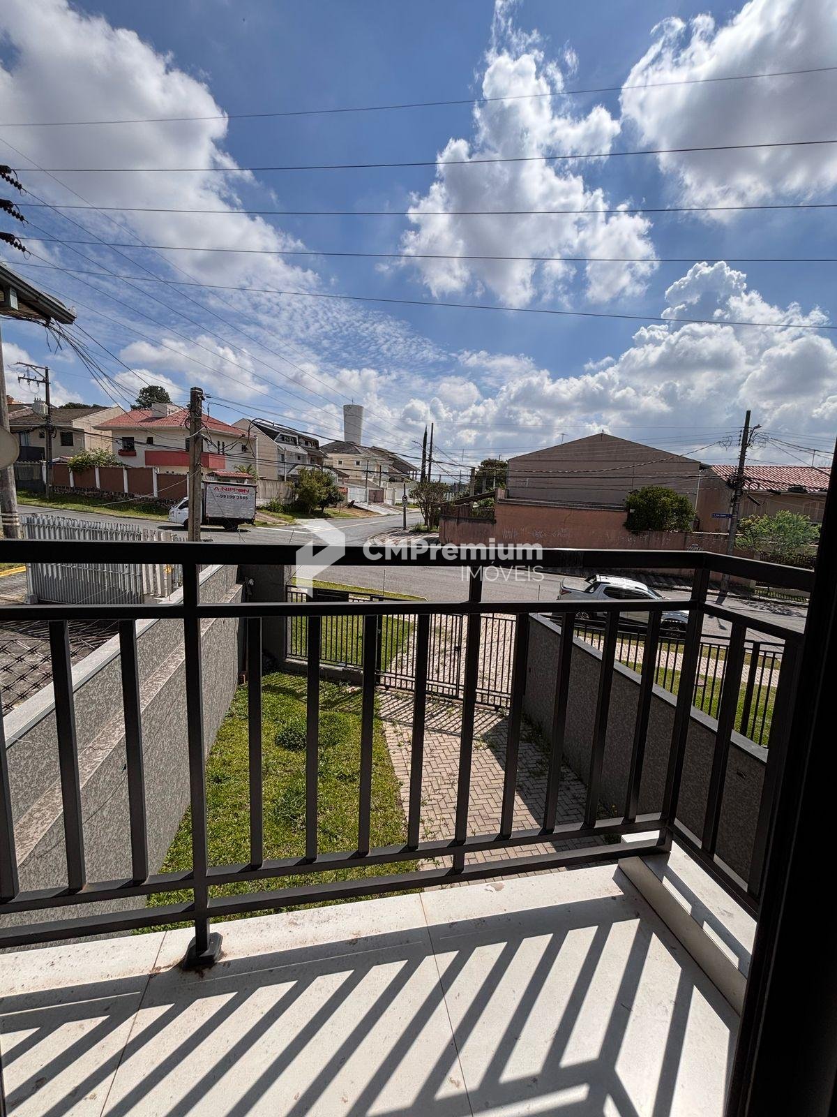 SOBRADO-COM 3 DORMTORIOS   BAIRRO UBERABA