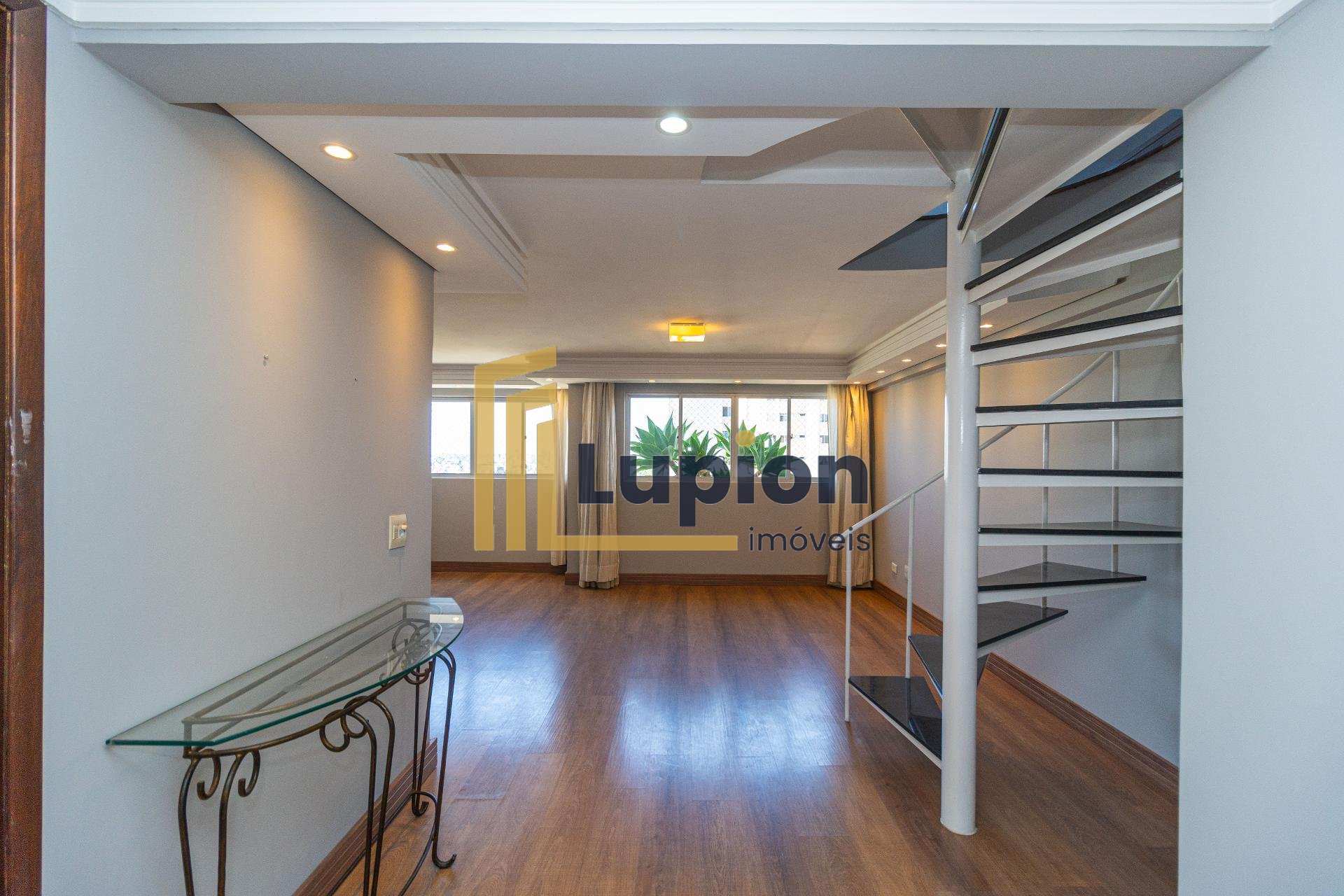 Apartamento com 3 dormitórios à venda,134.00 m , por R  650.00...