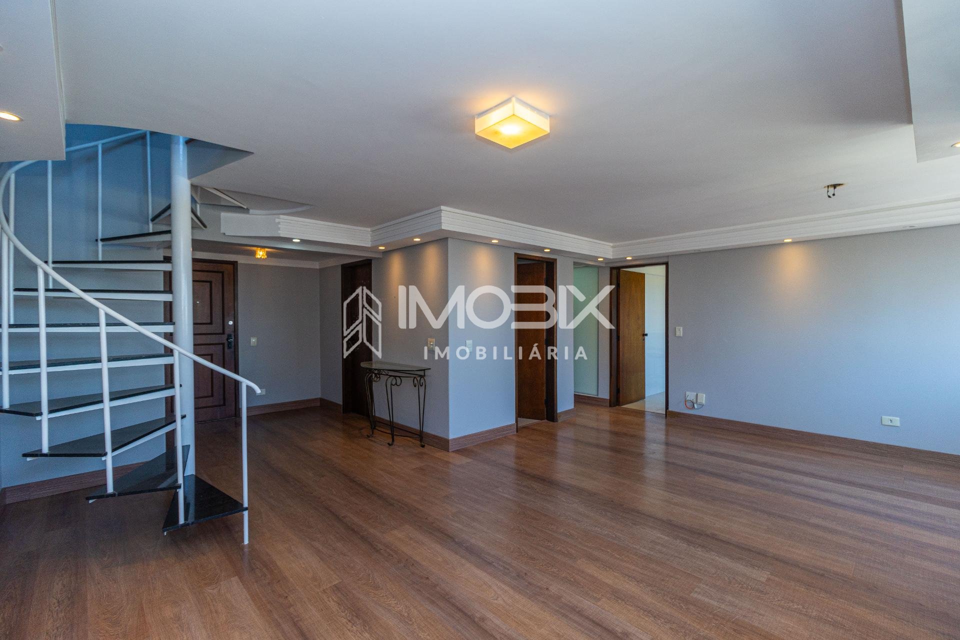 Apartamento com 3 dormitórios à venda,134.00 m , por R  650.00...