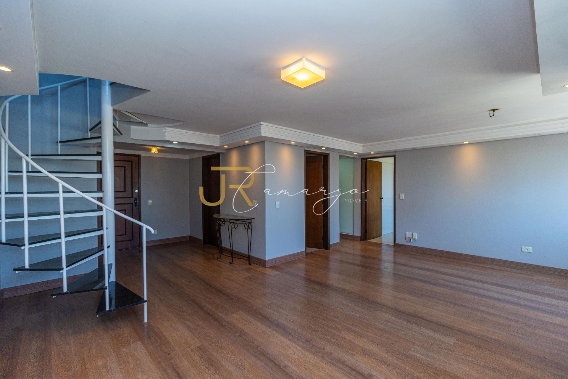 Apartamento com 3 dormitórios à venda,134.00 m , por R  650.00...