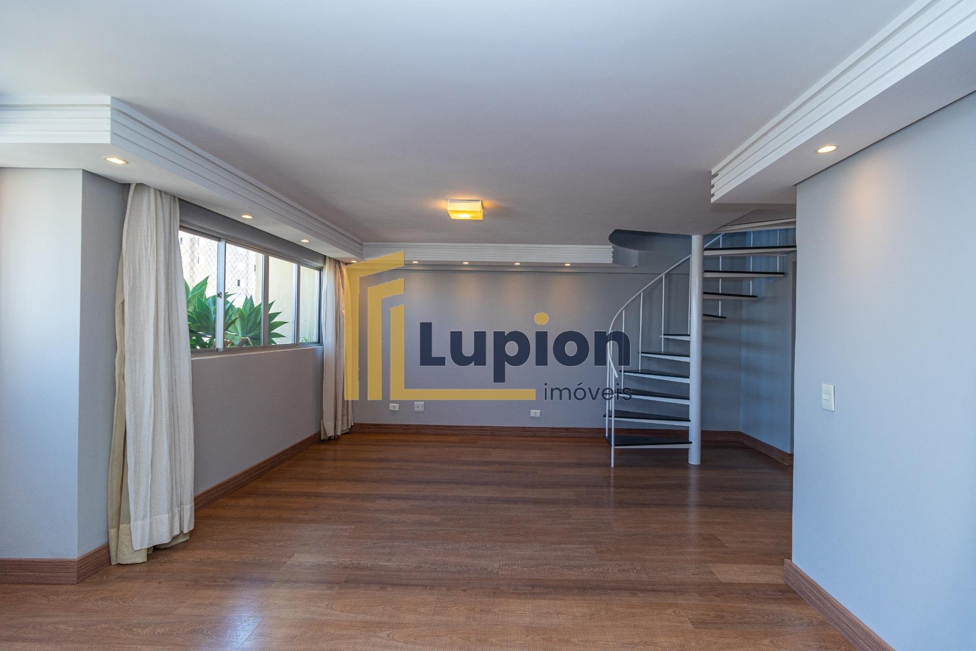 Apartamento com 3 dormitórios à venda,134.00 m , por R  650.00...