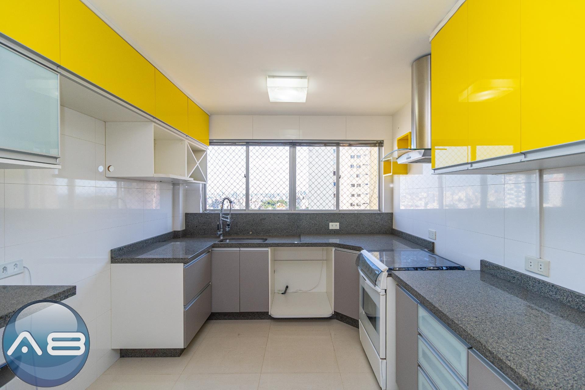 Apartamento com 3 dormitórios à venda,134.00 m , por R  650.00...