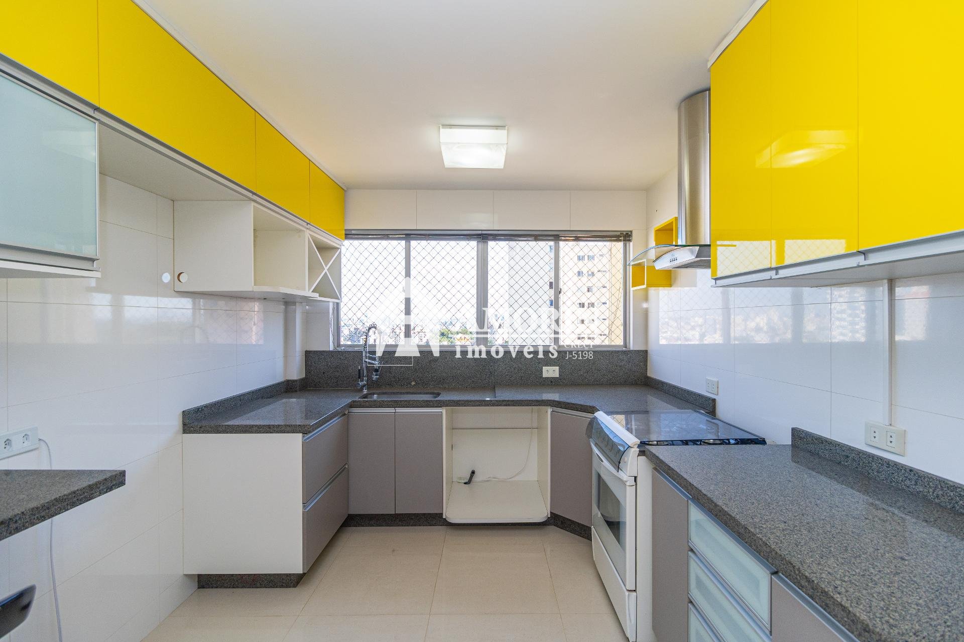Apartamento com 3 dormitórios à venda,134.00 m , por R  650.00...