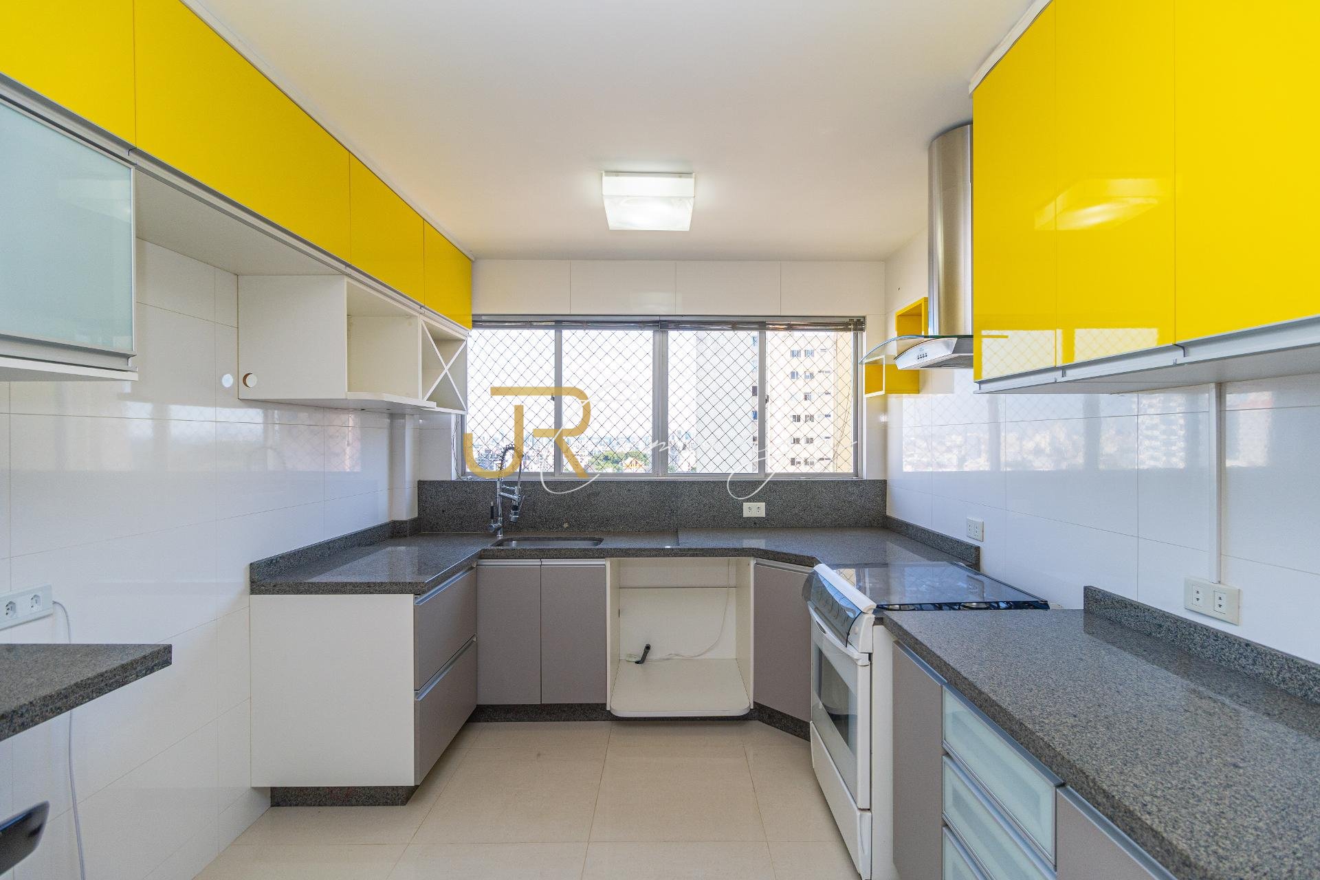 Apartamento com 3 dormitórios à venda,134.00 m , por R  650.00...