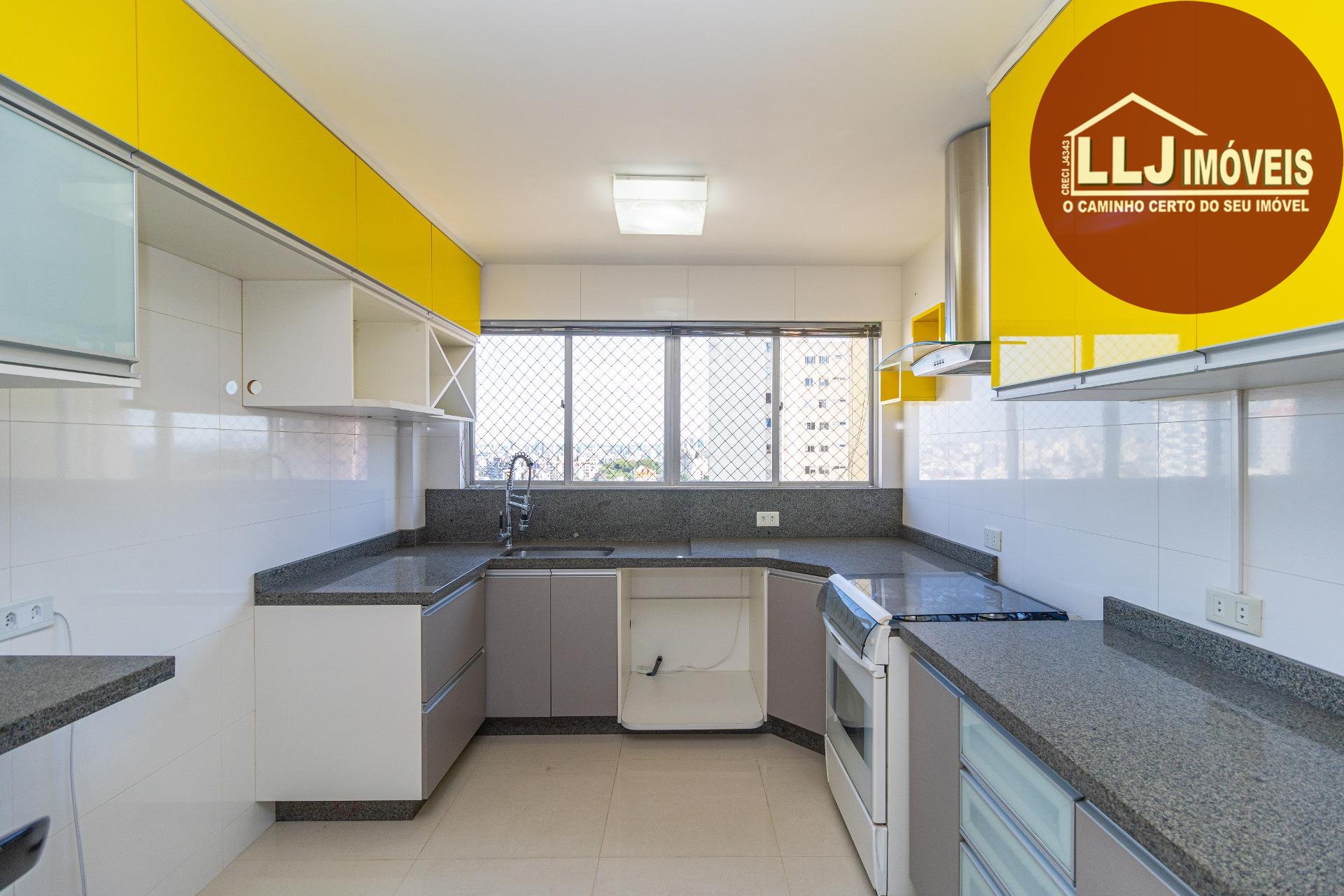 Apartamento com 3 dormitórios à venda,134.00 m , por R  650.000,00 a 400 metros do Jardim Botânico.
