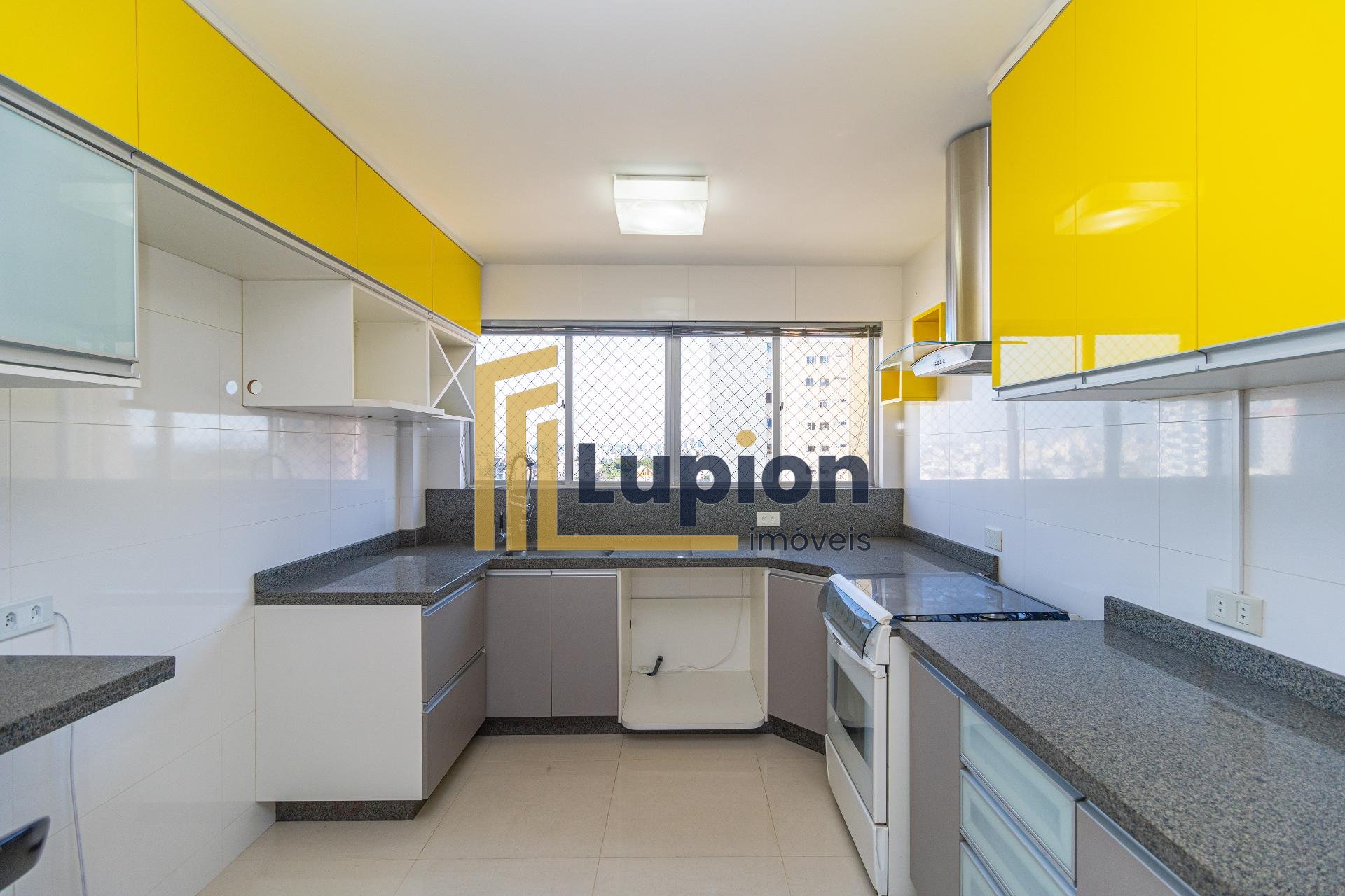 Apartamento com 3 dormitórios à venda,134.00 m , por R  650.00...