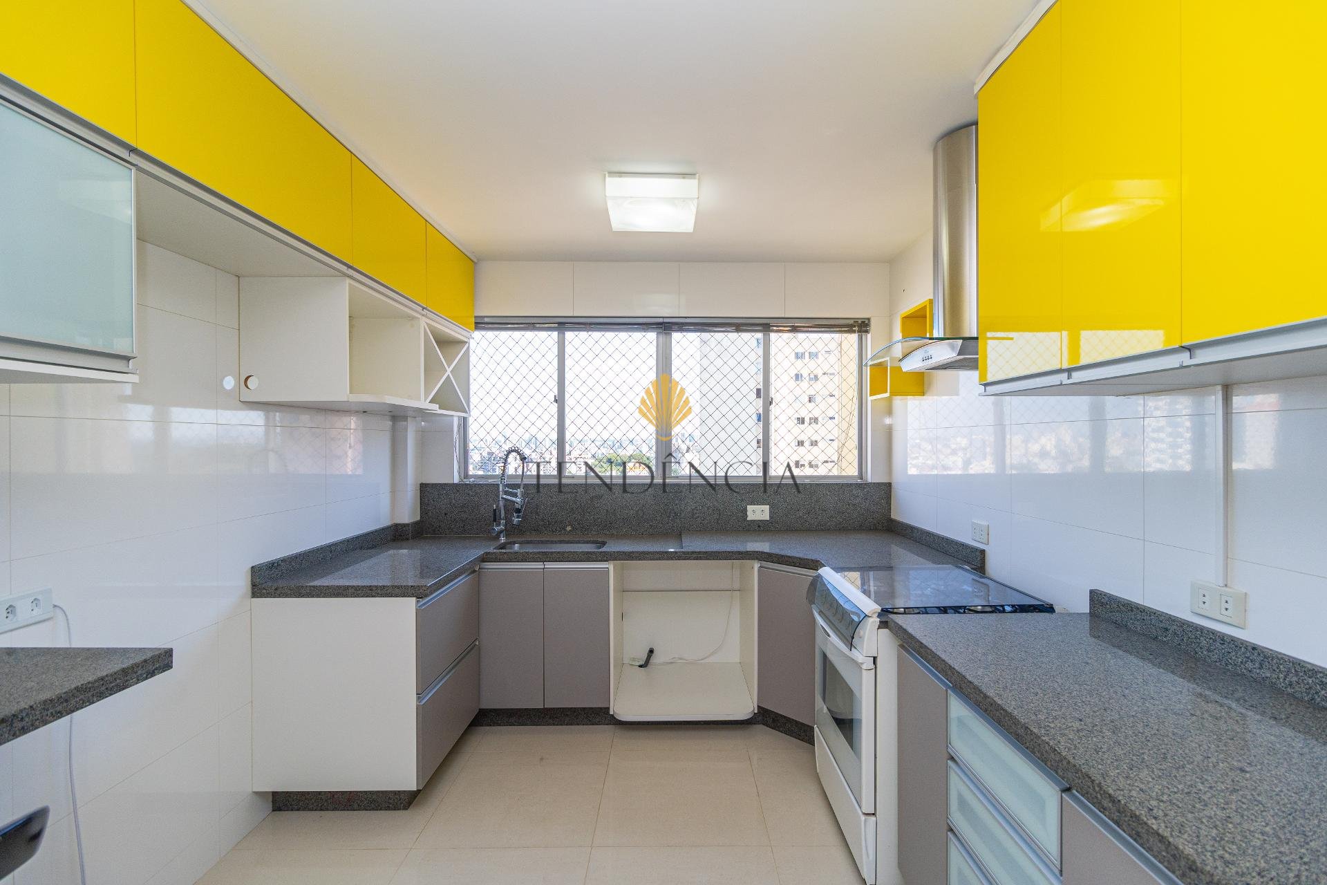 Apartamento com 3 dormitórios à venda,134.00 m , por R  650.00...