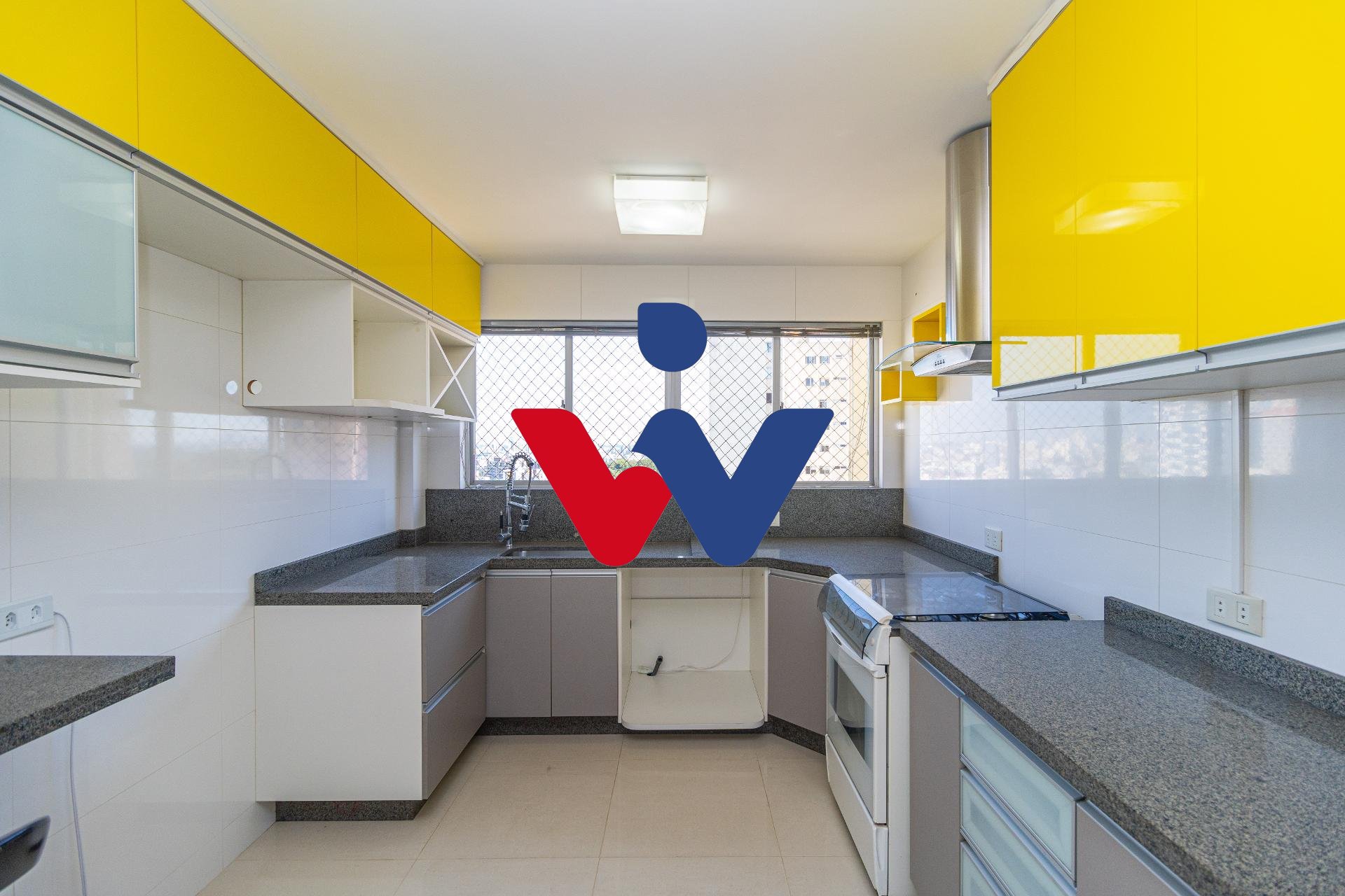 Apartamento com 3 dormitórios à venda,134.00 m , por R  650.00...