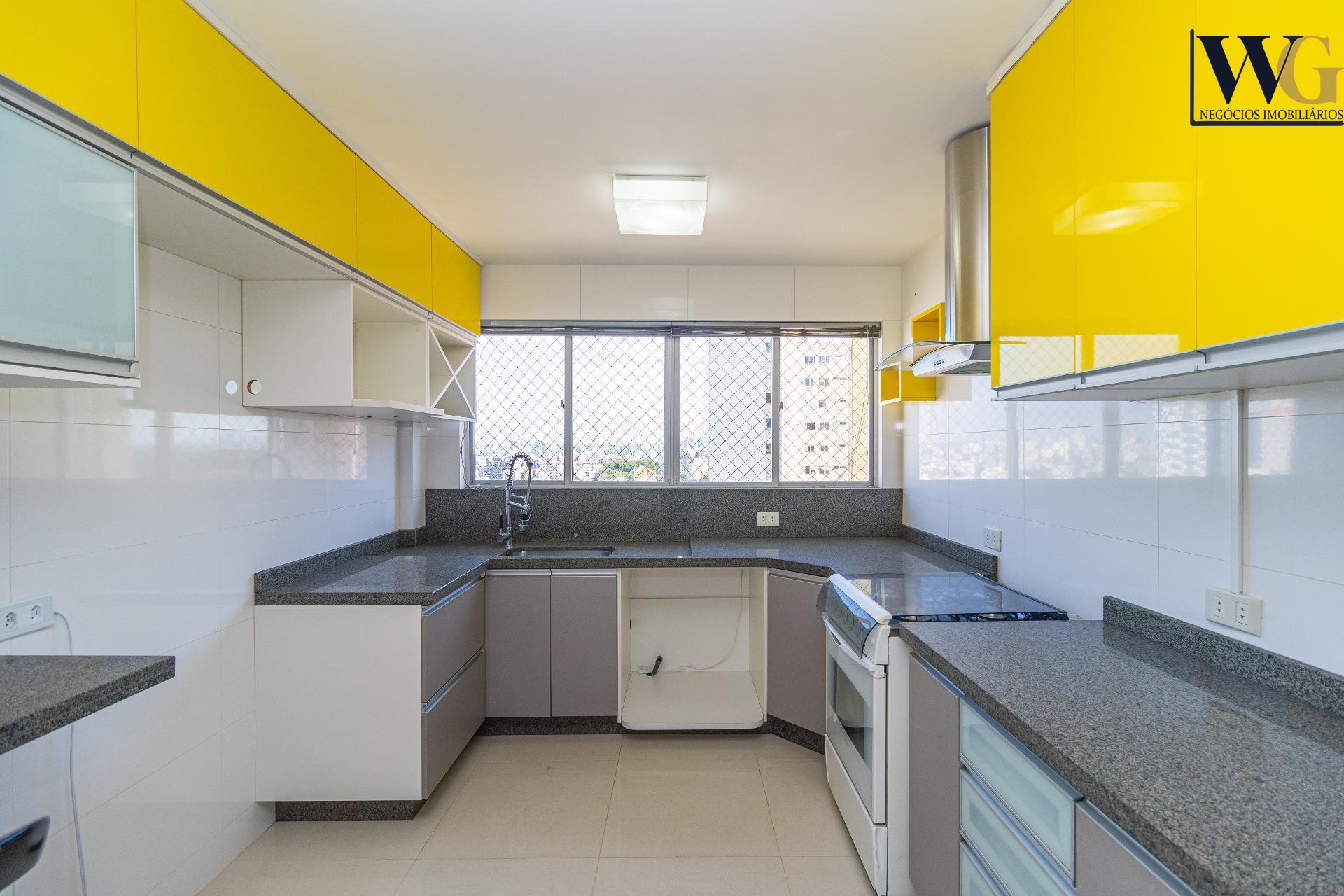 Apartamento com 3 dormitórios à venda,134.00 m , por R  650.00...