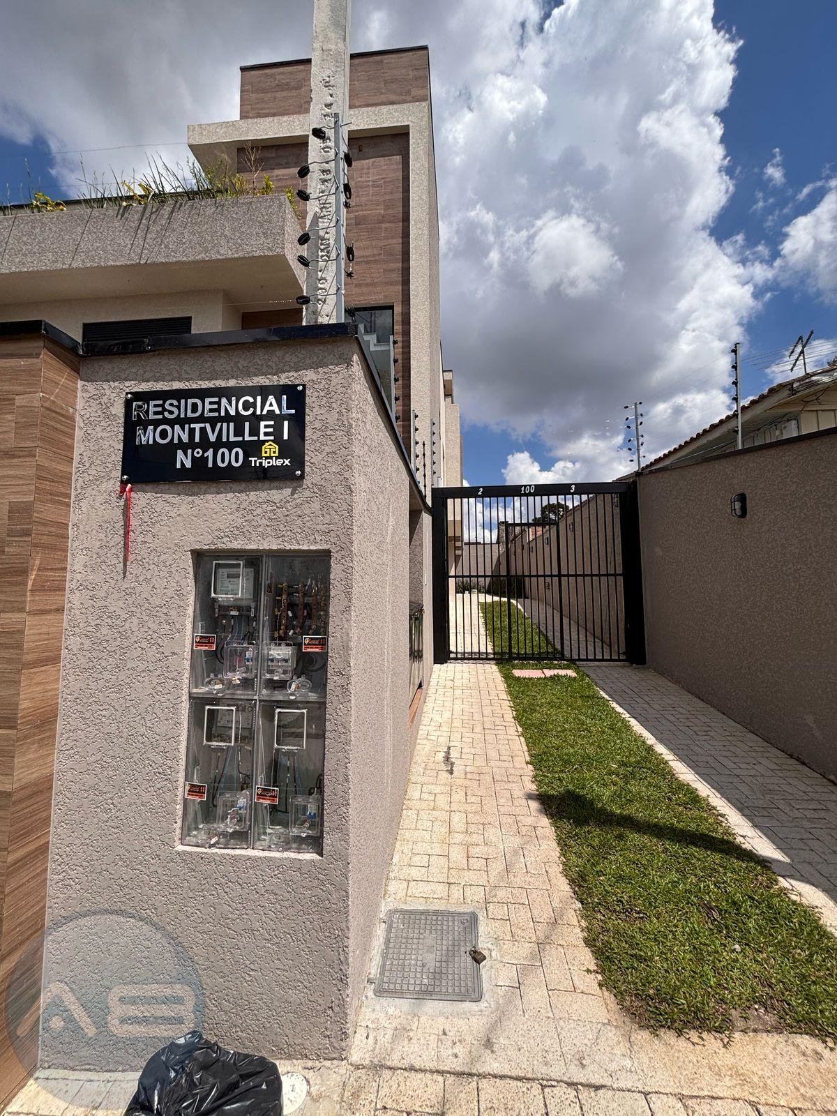 Sobrado  Triplex dentro de Condominio Bairro Uberaba Curitiba Pr