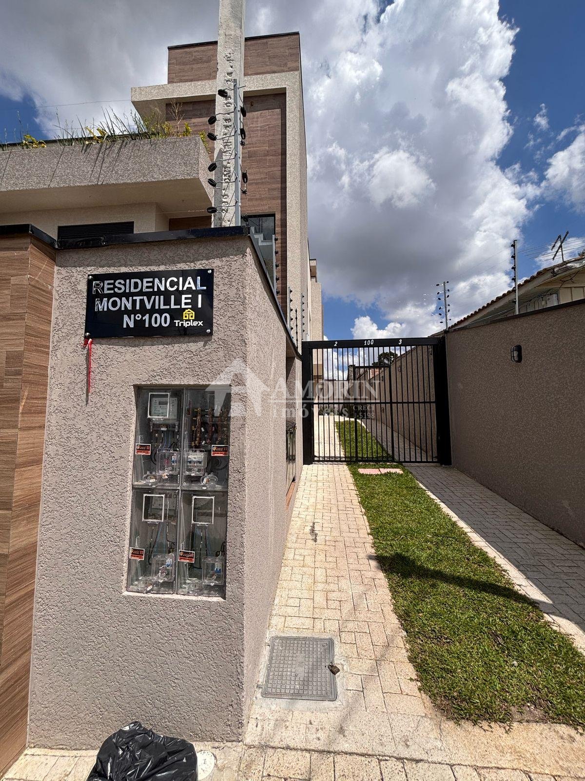 Sobrado  Triplex dentro de Condominio Bairro Uberaba Curitiba Pr