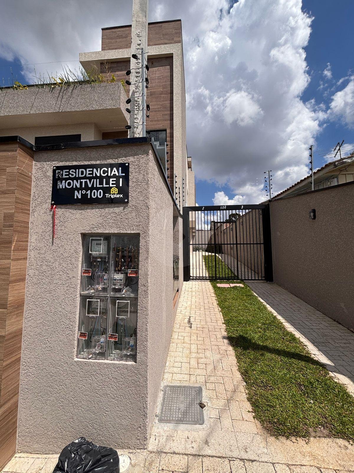 Sobrado Triplex Novo em Condomínio Fechado no Uberaba  3 Dormitórios e Ático