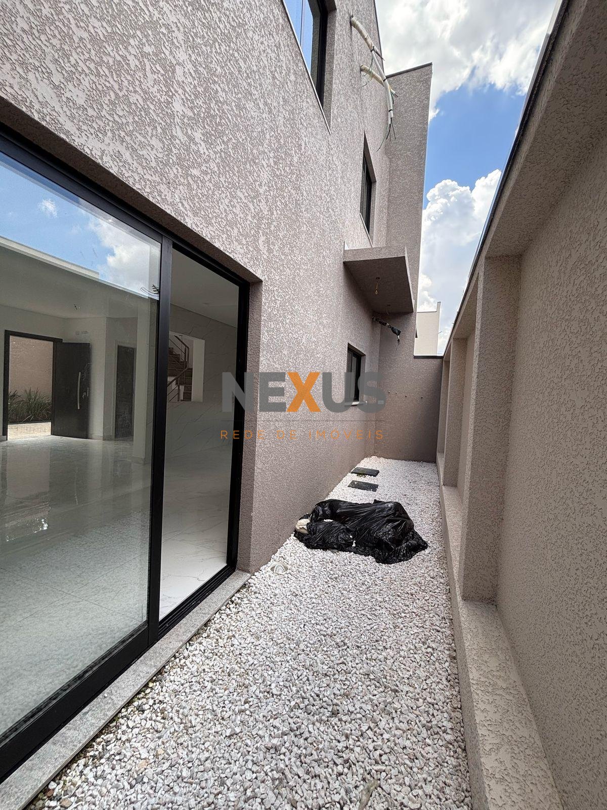Sobrado  Triplex dentro de Condominio Bairro Uberaba Curitiba Pr