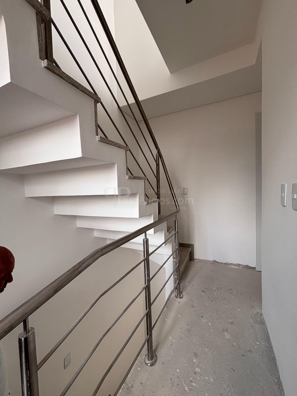 Sobrado  Triplex dentro de Condominio Bairro Uberaba Curitiba Pr