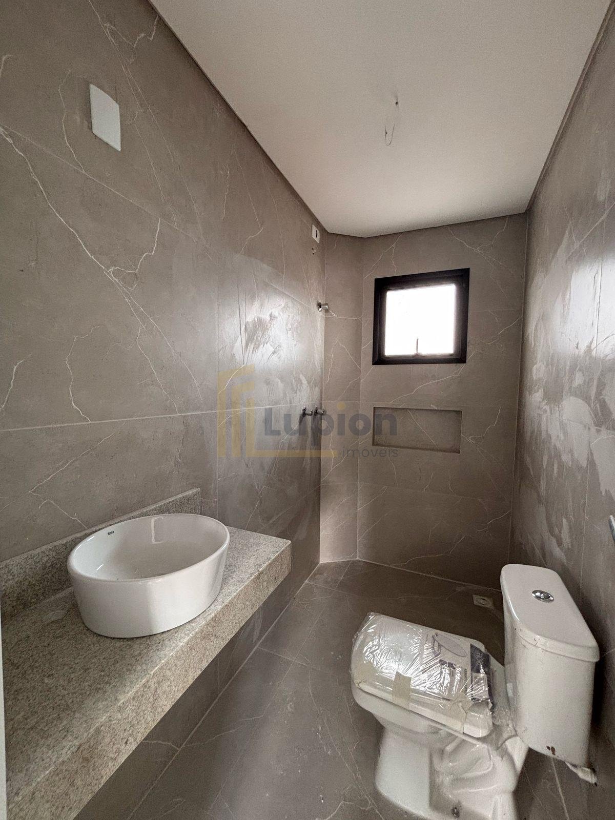 Sobrado  Triplex dentro de Condominio Bairro Uberaba Curitiba Pr