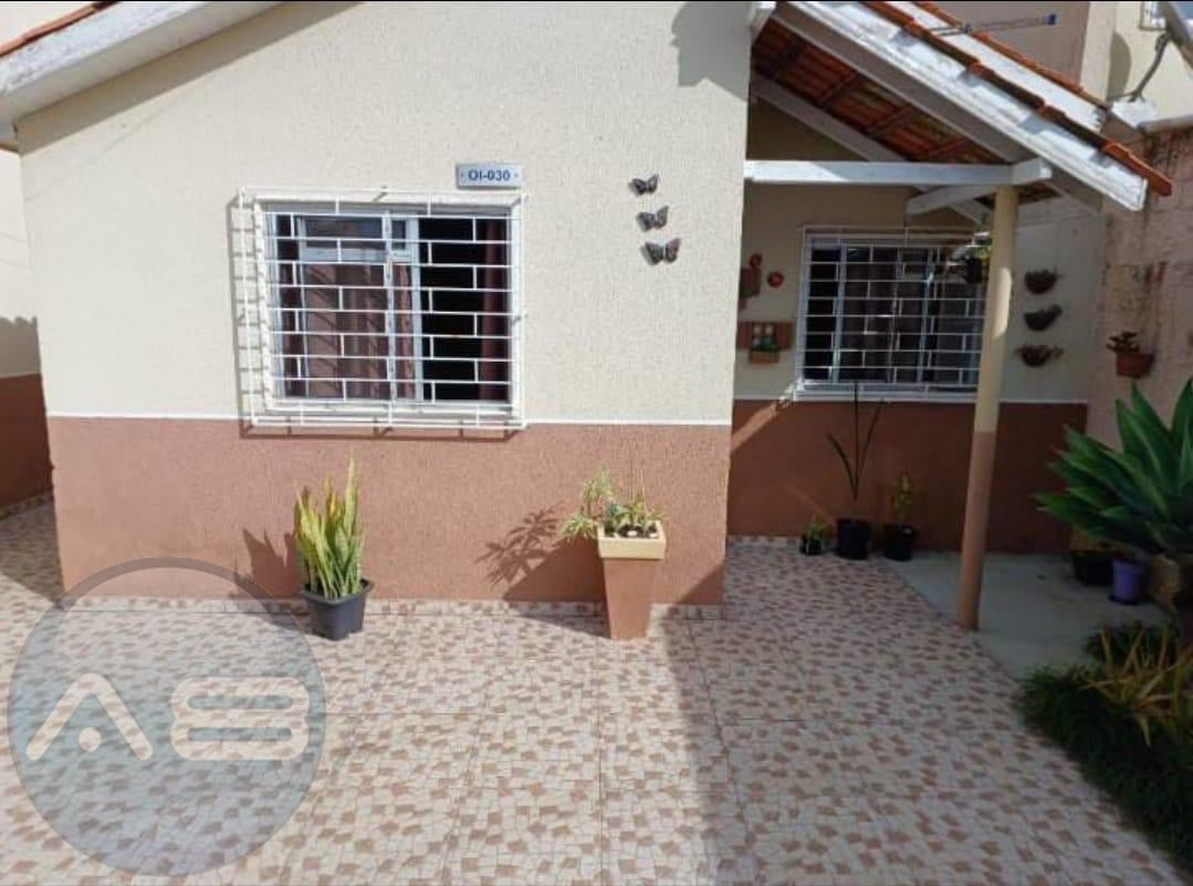 Casa à Venda no Ganchinho  2 Quartos, Varanda e Churrasqueira