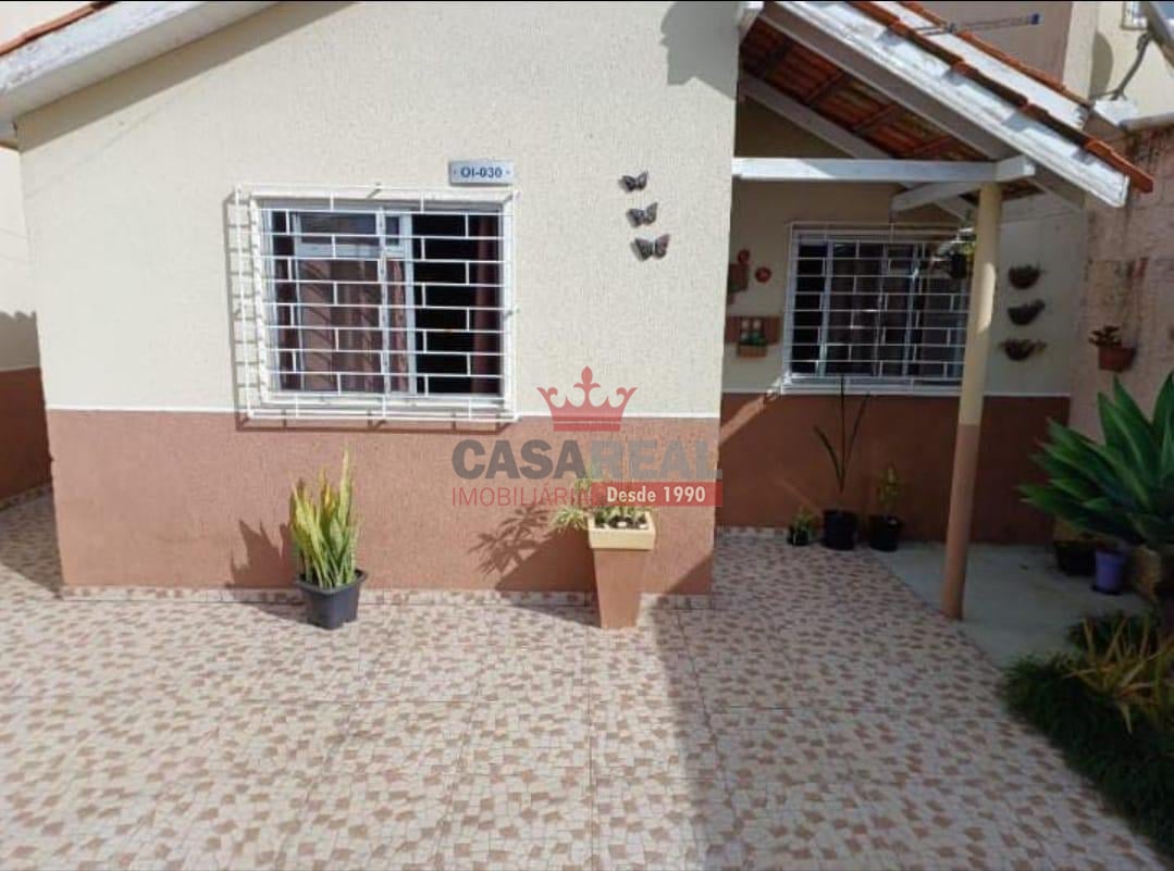 Casa à Venda no Ganchinho  2 Quartos, Varanda e Churrasqueira