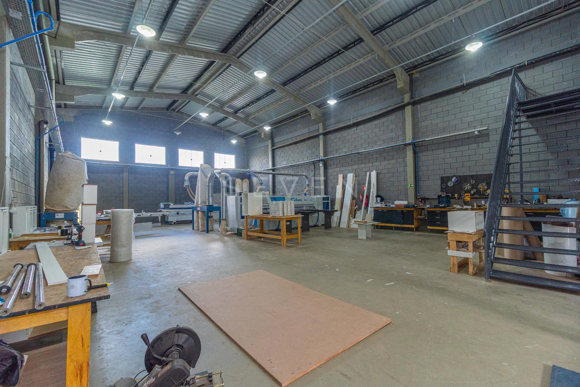 Galpão Industrial Comercial à Venda em Fazenda Rio Grande  587m 