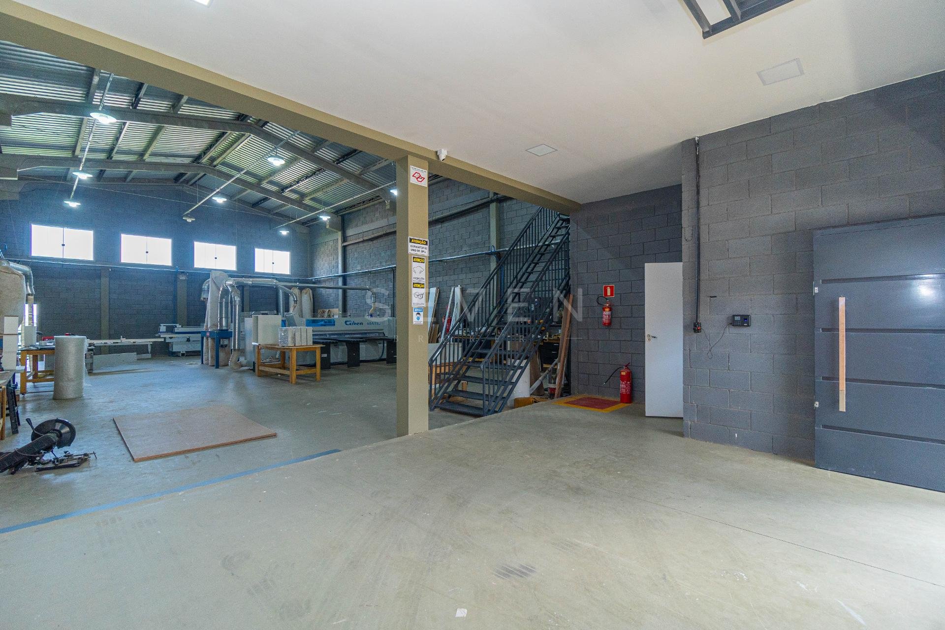 Galpão Industrial Comercial à Venda em Fazenda Rio Grande  587m 