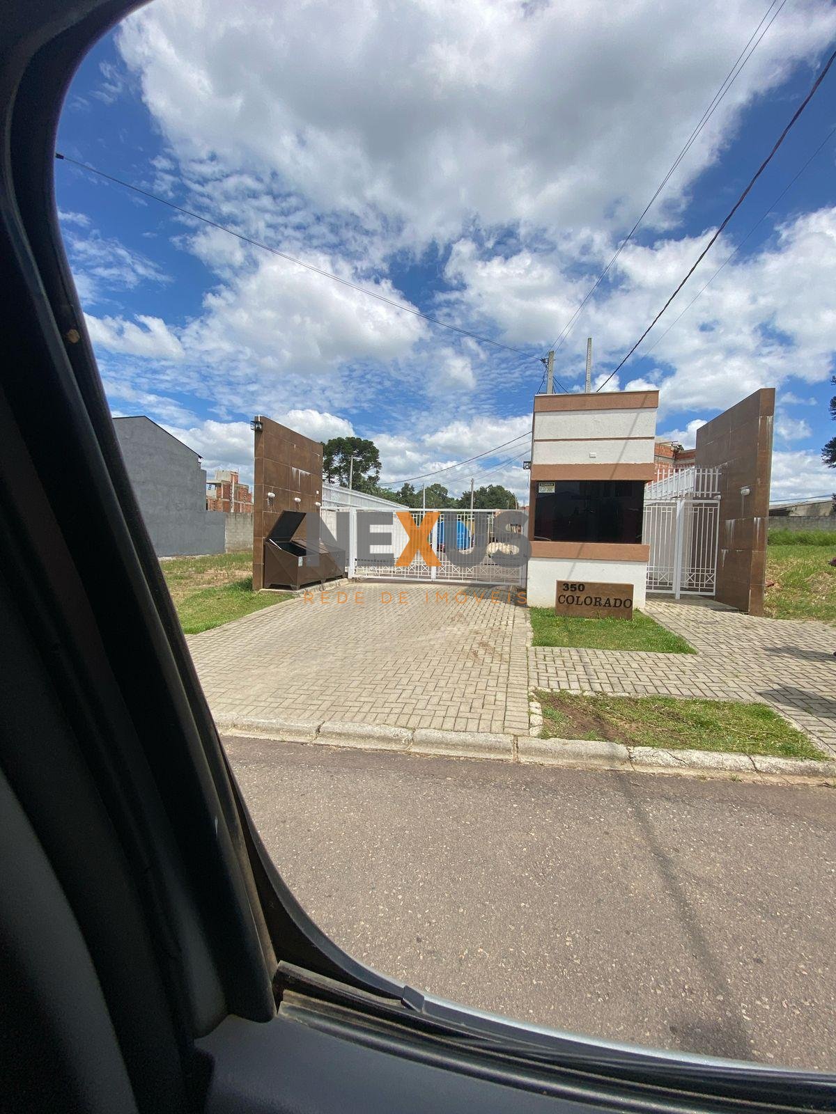 Sobrado em Condomínio no Umbará com 3 Quartos, Suíte e Espaço ...