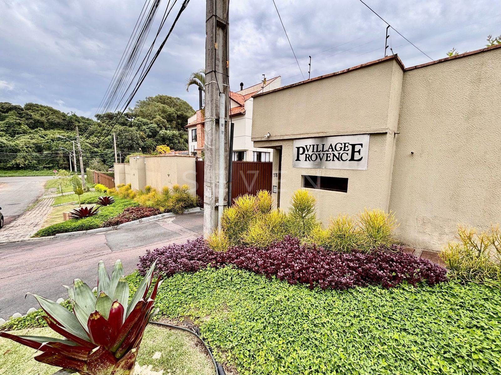 Sobrado Luxuoso com 3 Quartos, Suíte, Ático com Lareira e Espa...