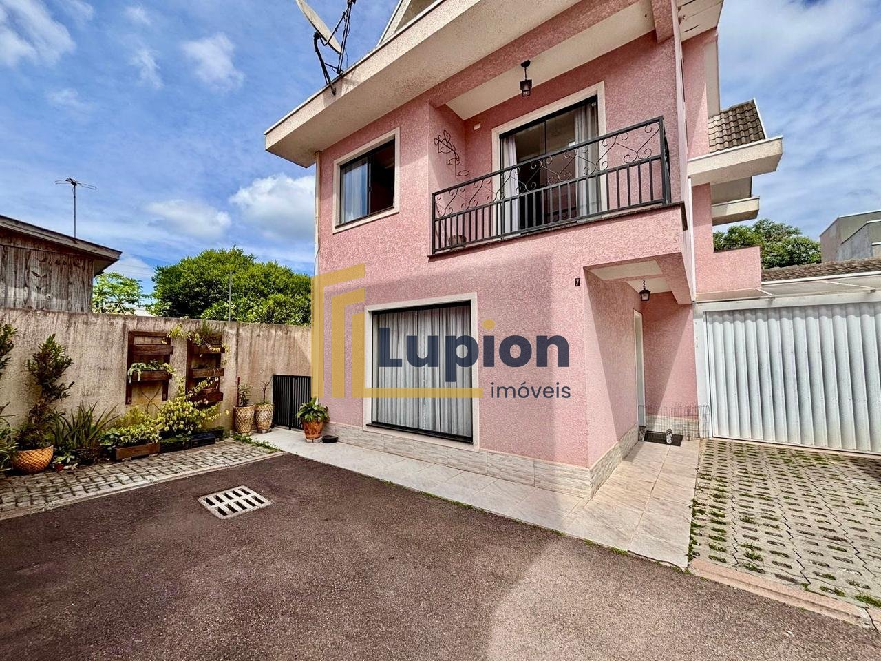 Amplo Sobrado  à venda,169.87 m , por 700 mil, Boqueirão, CURI...