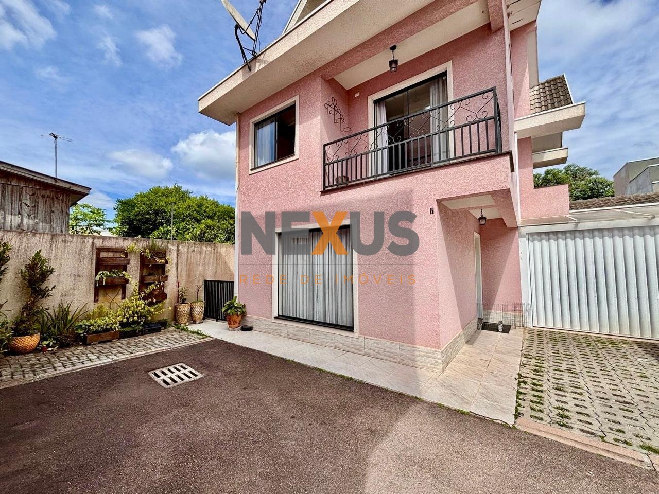 Amplo Sobrado  à venda,169.87 m , por 700 mil, Boqueirão, CURI...