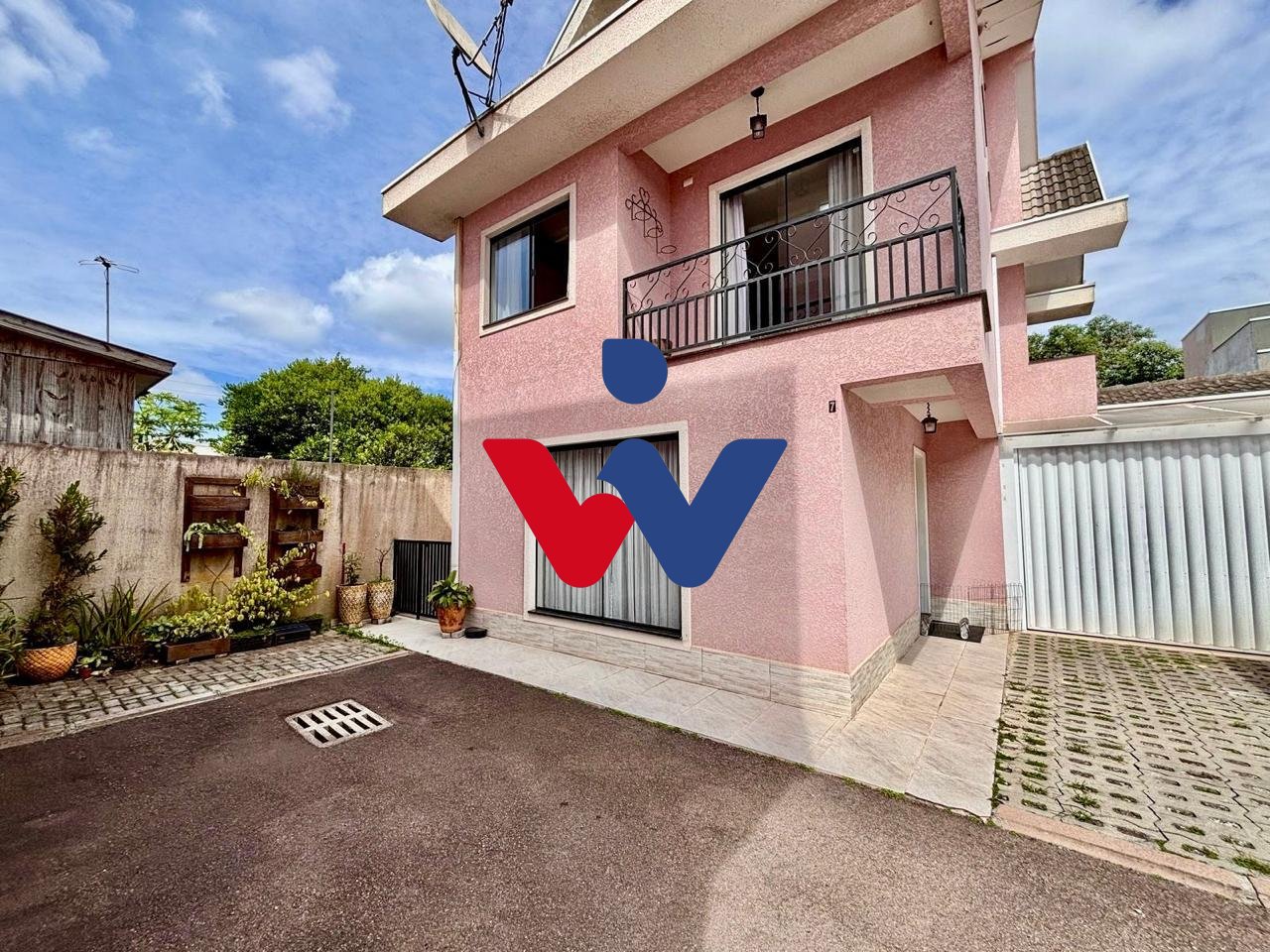 Amplo Sobrado  à venda,169.87 m , por 700 mil, Boqueirão, CURI...