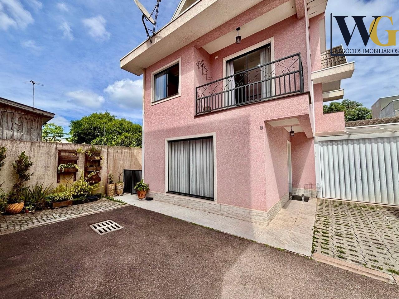 Amplo Sobrado  à venda,169.87 m , por 700 mil, Boqueirão, CURI...
