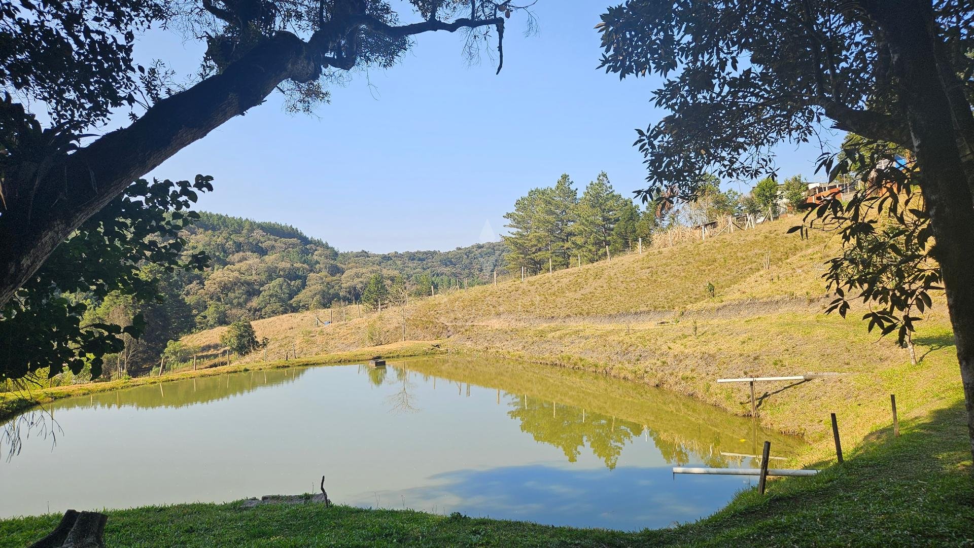 Chácara, 4 dormitórios , 24.870m  por R  649.900,00 - Area Rur...