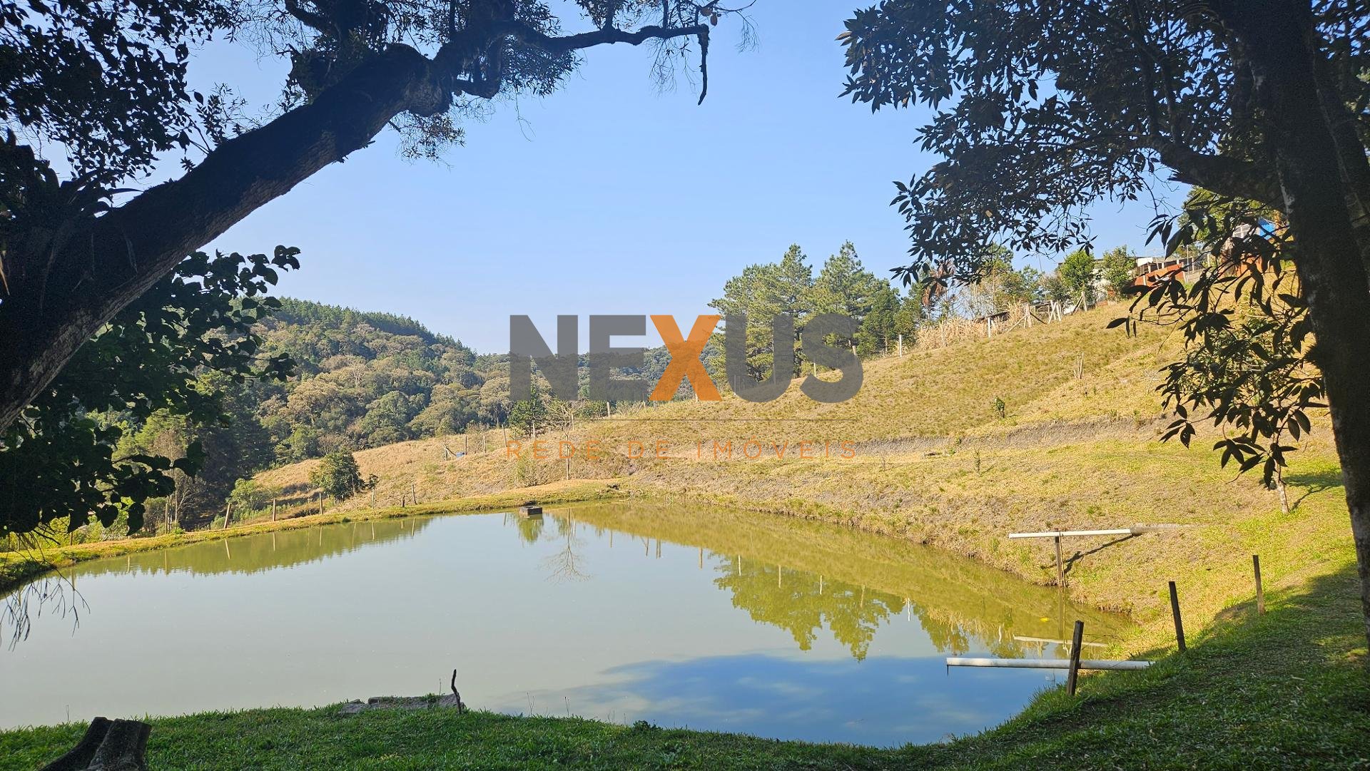 Chácara, 4 dormitórios , 24.870m  por R  649.900,00 - Area Rur...