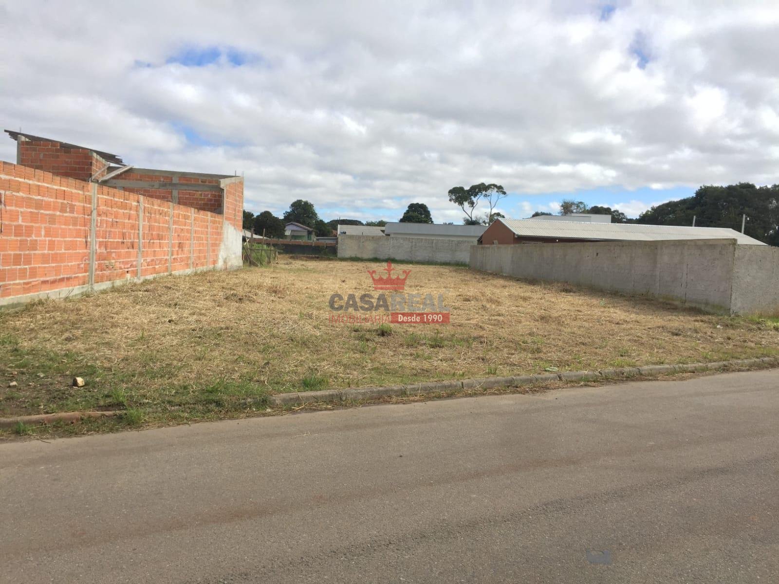 Terreno 600m  em Santa Felicidade com Duas Frentes  Ideal para Construção