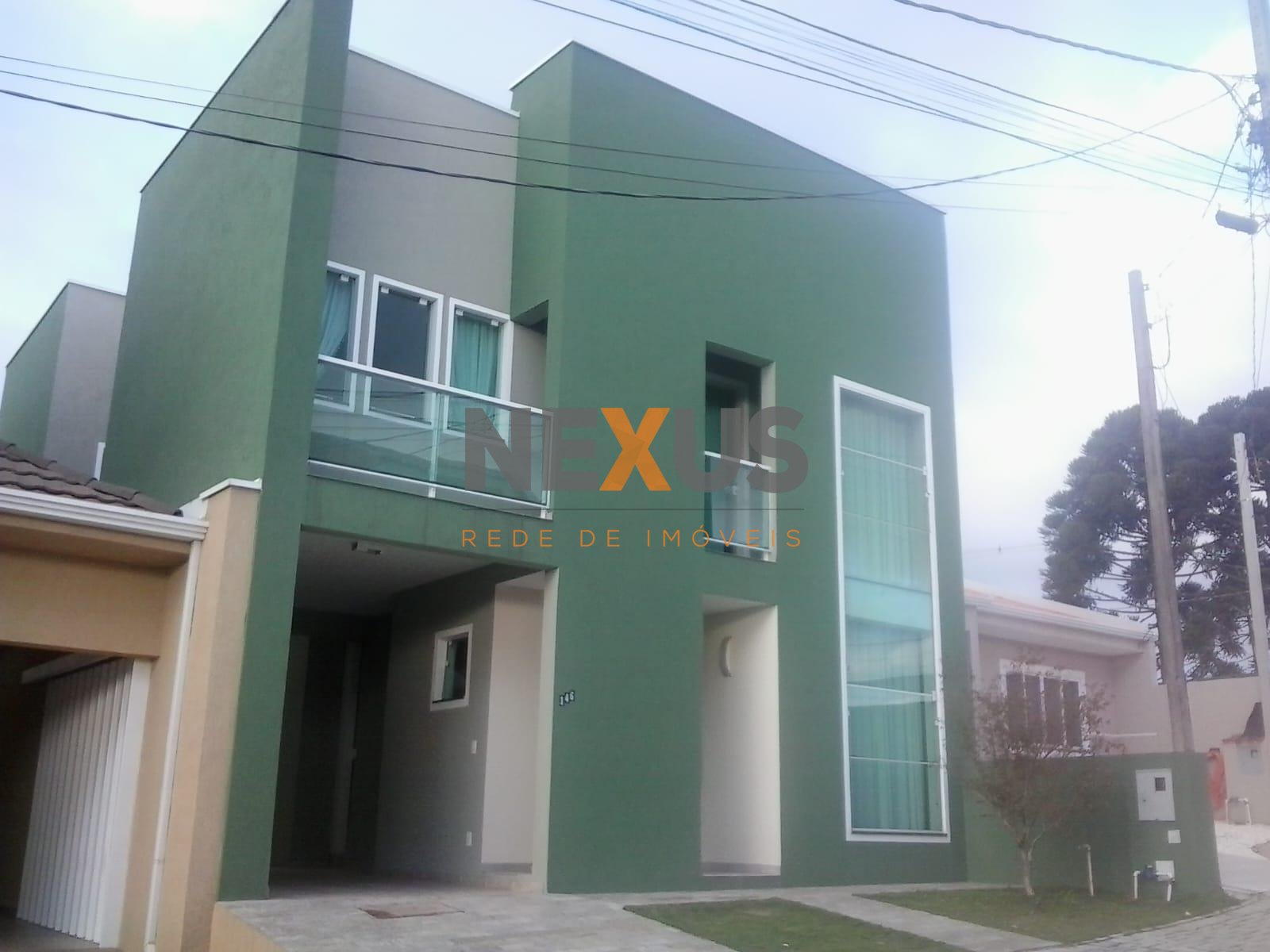 Sobrado Três Quartos Em Condomínio Fechado  No Bairro Cachoeir...