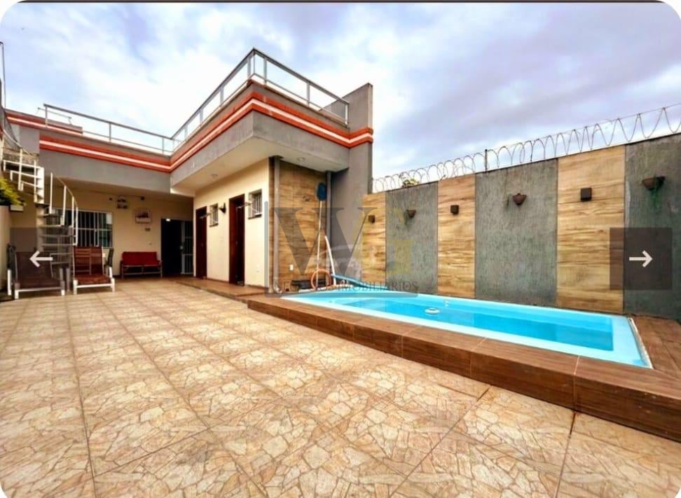 Casa de Alto Padrão com Piscina à Venda em Itajubá Piçarras  T...