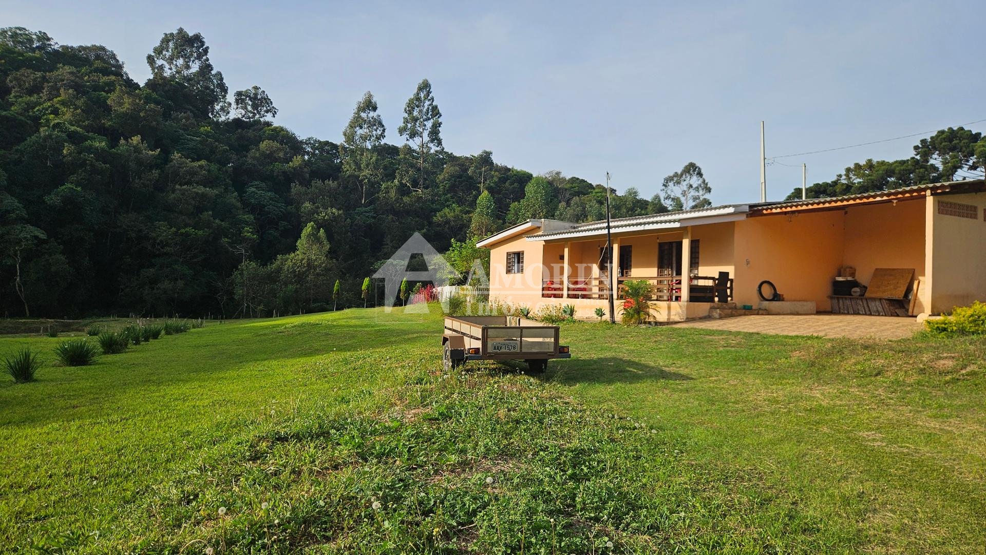 Chácara com 20000m , com córrego e nascente, a 1000m do asfalt...