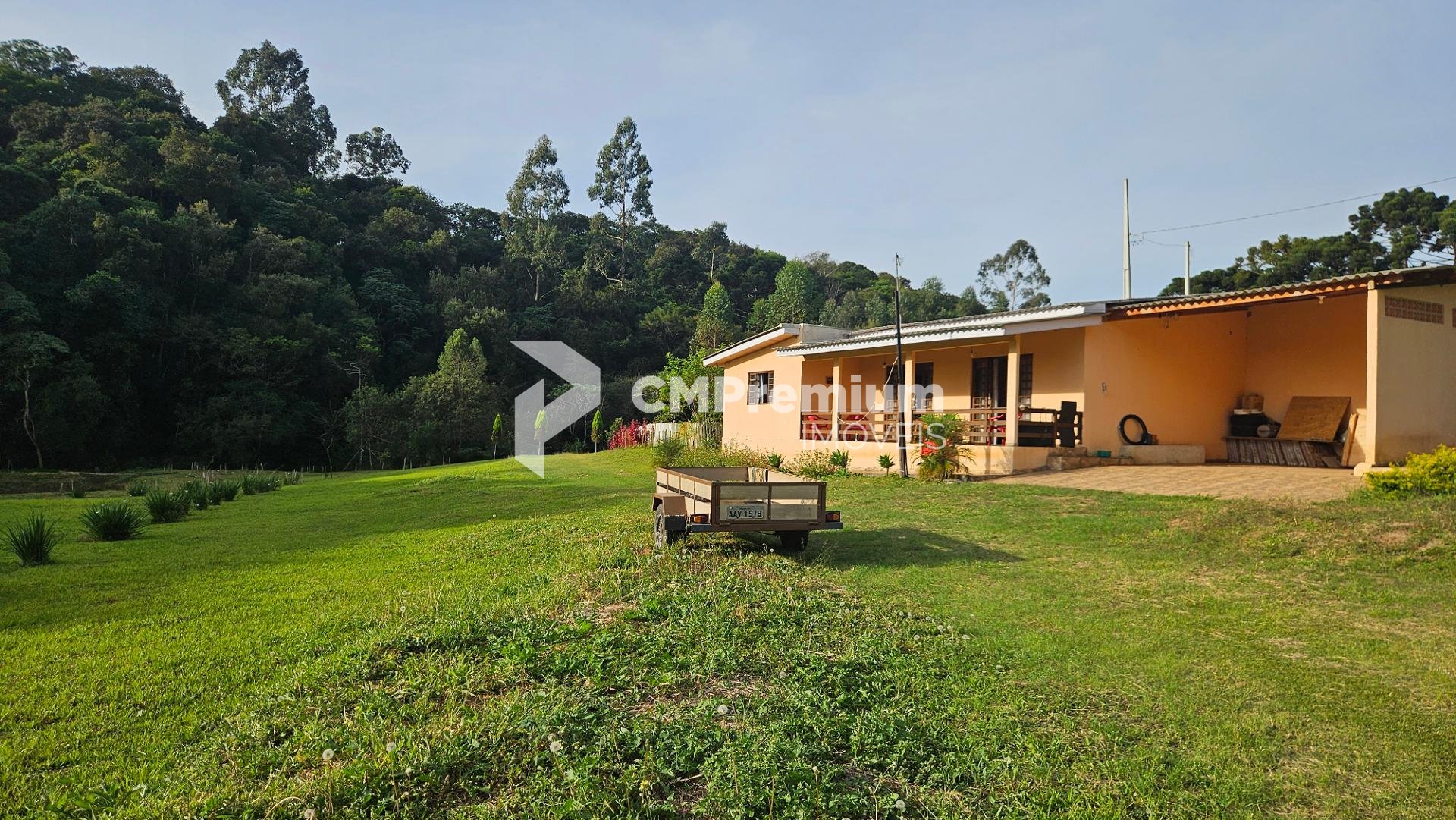 Chácara com 20000m , com córrego e nascente, a 1000m do asfalt...