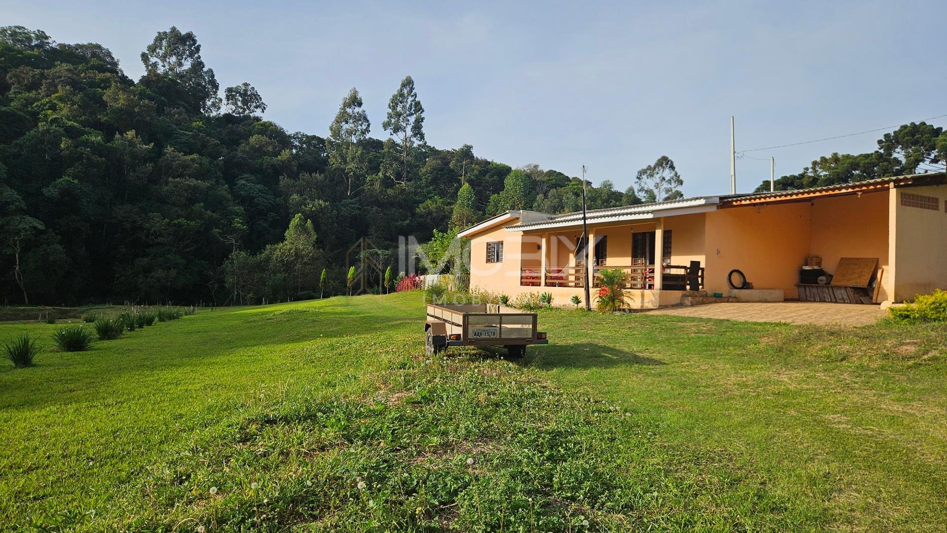 Chácara com 20000m , com córrego e nascente, a 1000m do asfalt...