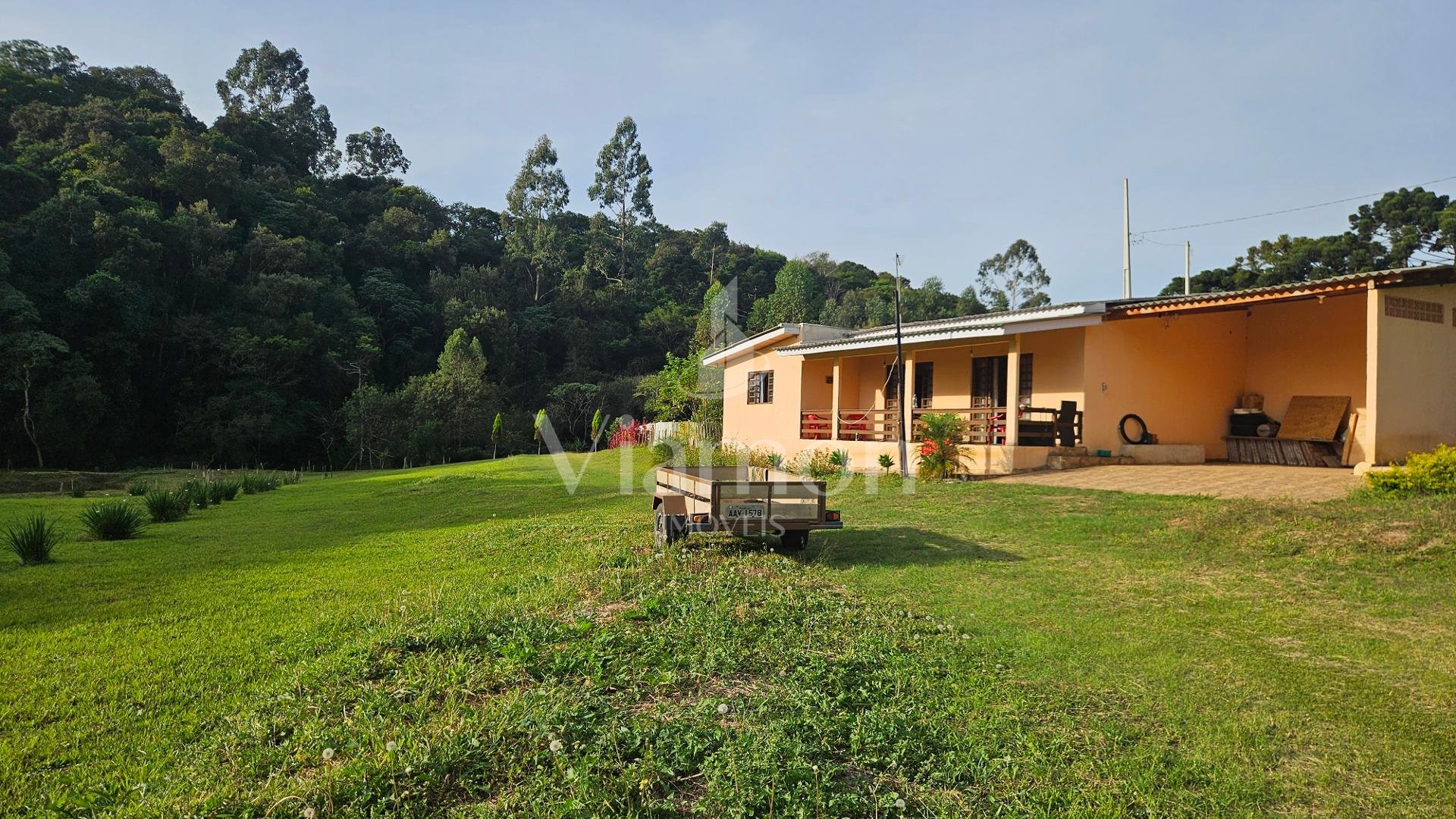 Chácara com 20000m , com córrego e nascente, a 1000m do asfalt...