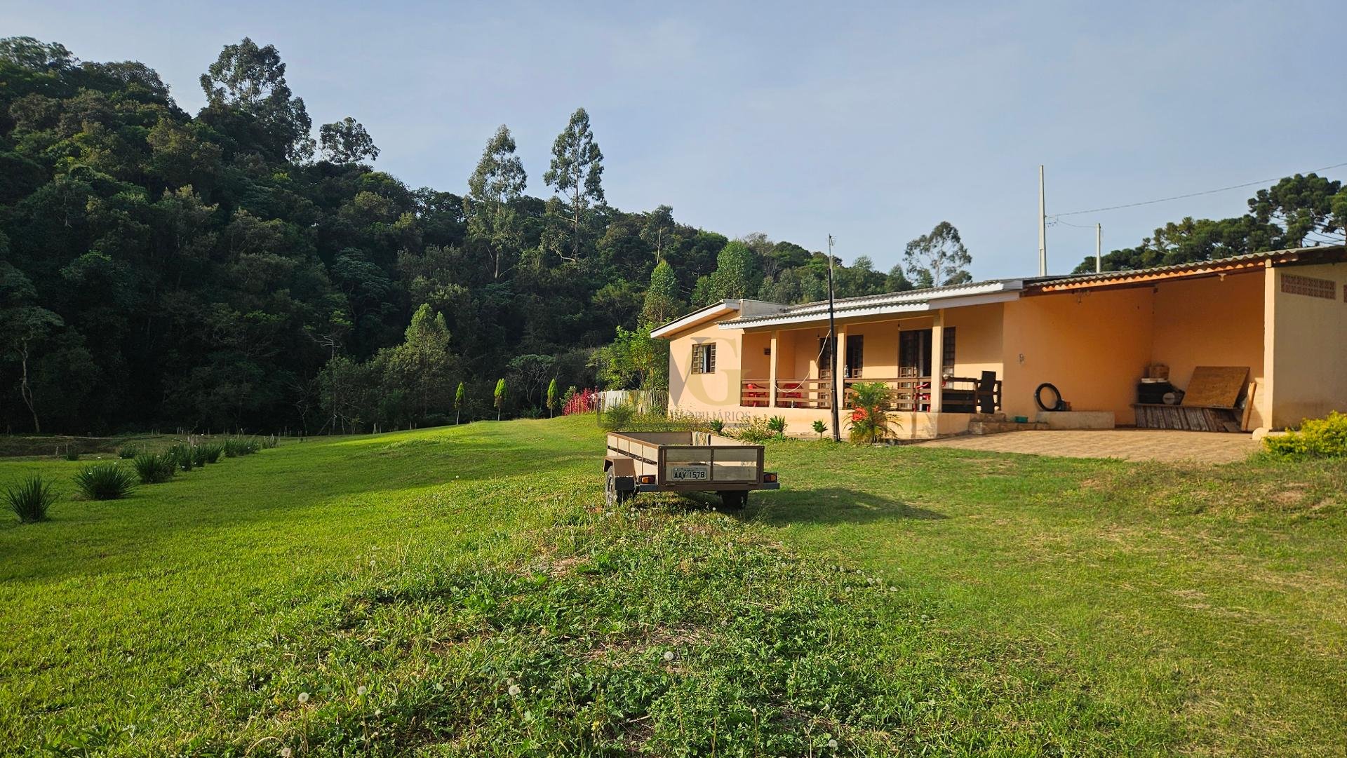 Chácara com 20000m , com córrego e nascente, a 1000m do asfalt...