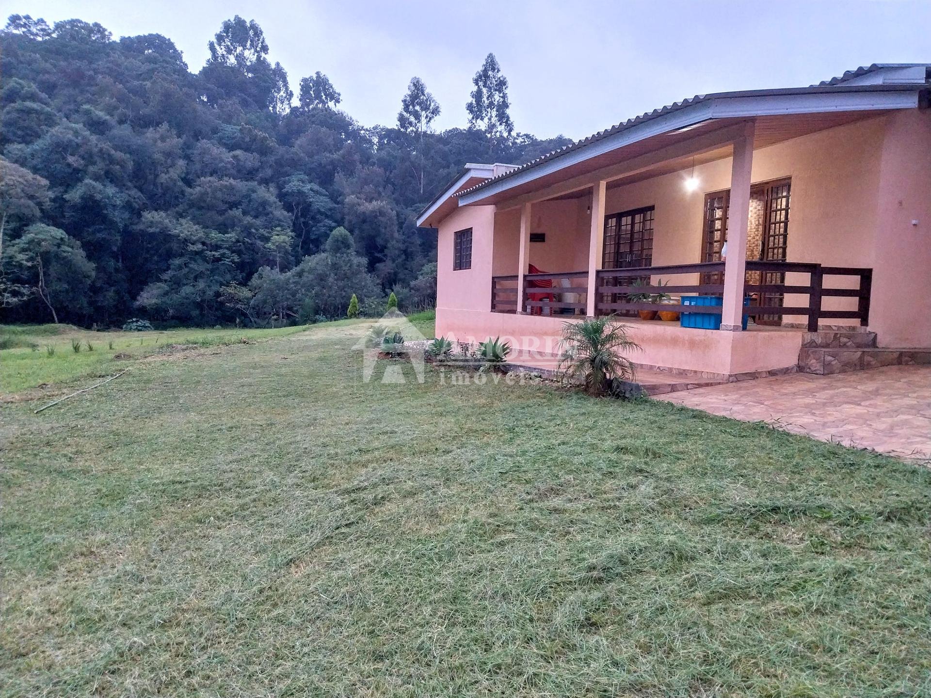 Chácara com 20000m , com córrego e nascente, a 1000m do asfalt...