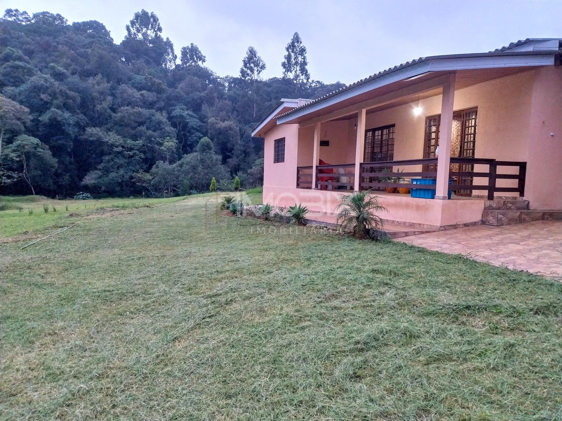 Chácara com 20000m , com córrego e nascente, a 1000m do asfalt...