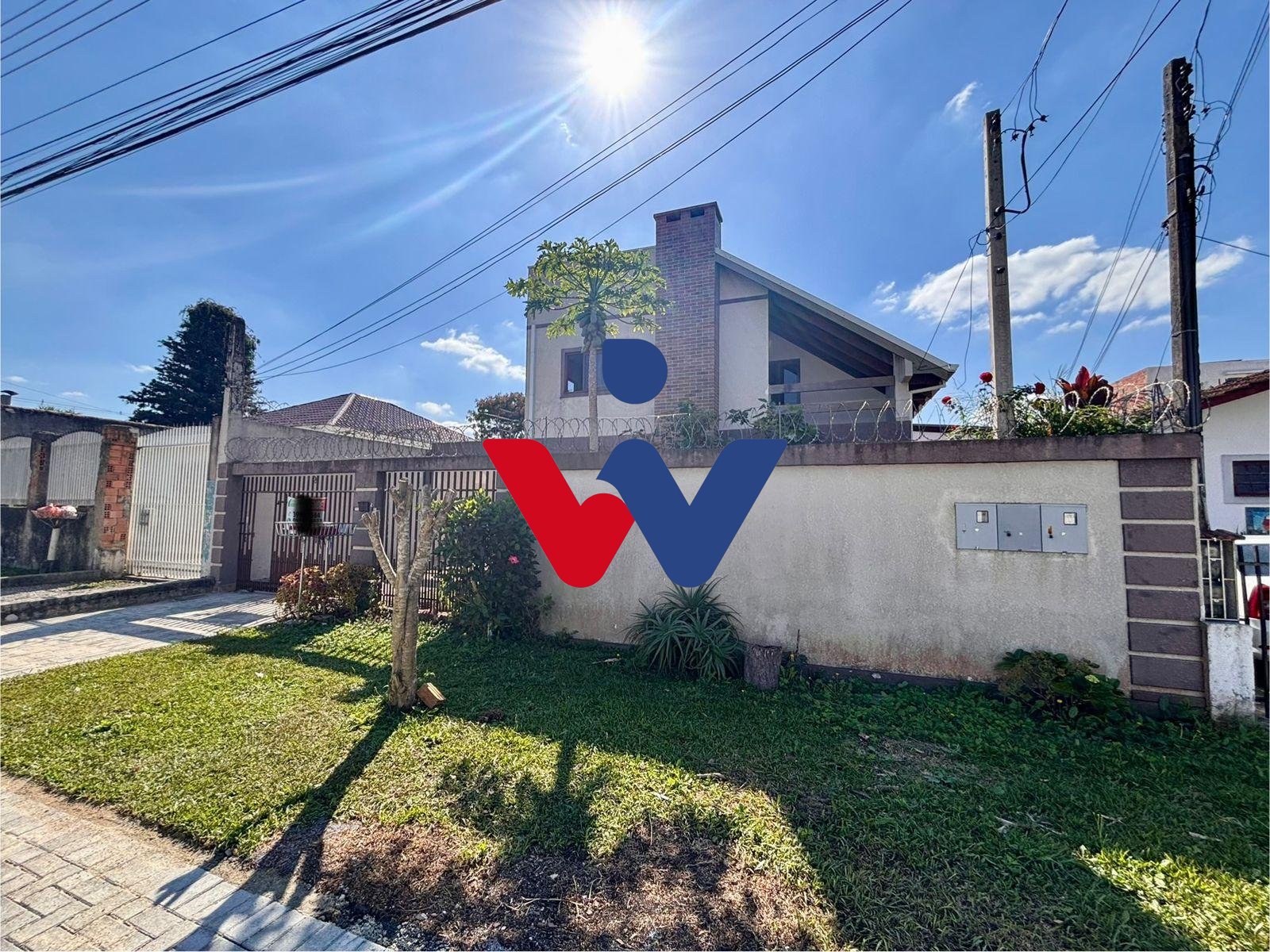 Casa com 5 dormitórios à venda, 250.00 m , Bairro Uberaba, CUR...