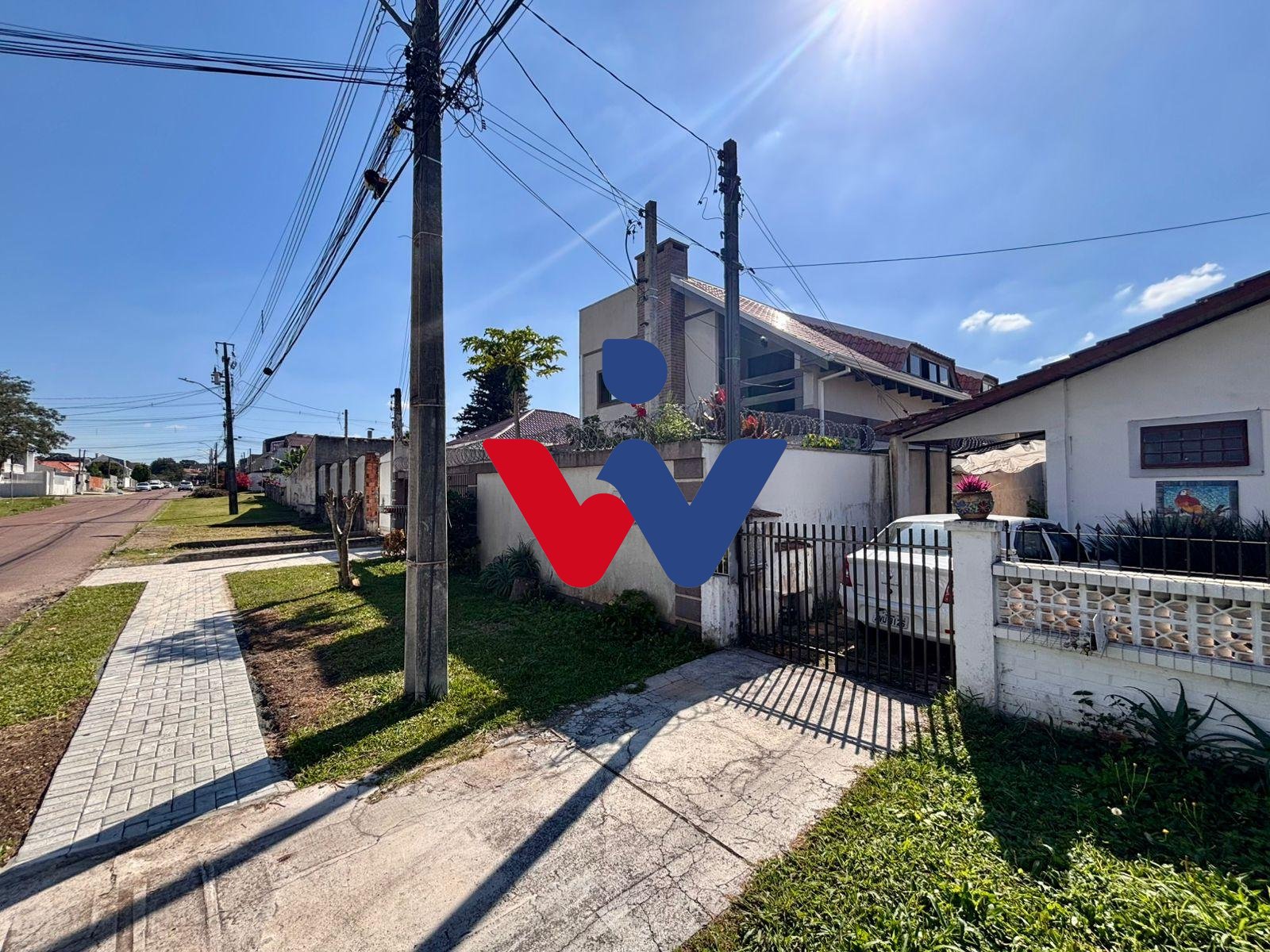 Casa com 5 dormitórios à venda, 250.00 m , Bairro Uberaba, CUR...