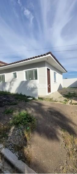 Casa em condomínio com quintal. Tranquilidade e segurança a 20...