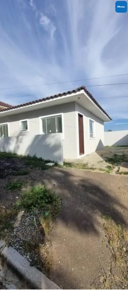 Casa em condomínio com quintal. Tranquilidade e segurança a 20...